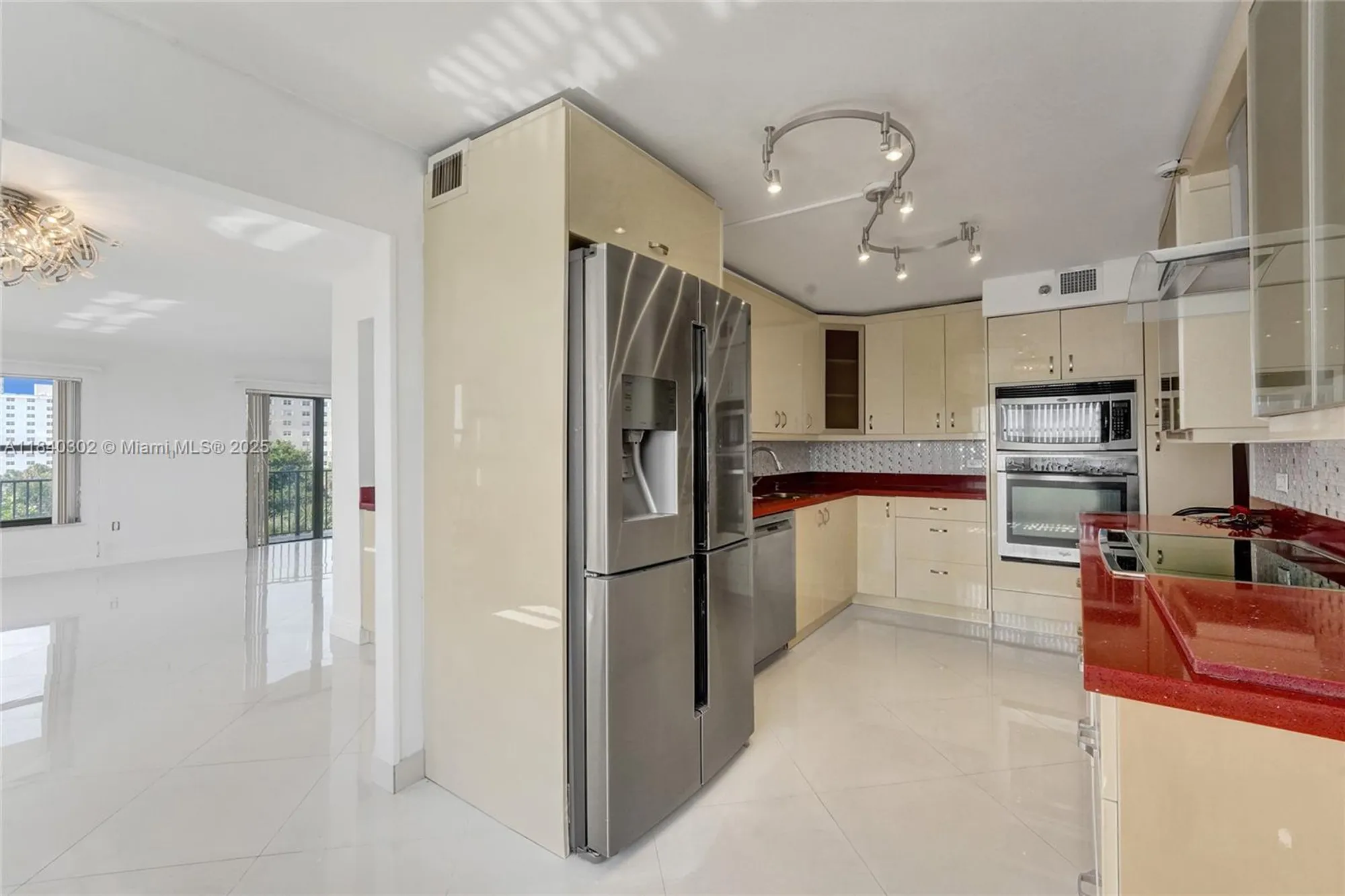 Property Slideshow image 13 of 68 | 1201 s ocean dr 402s, Hollywood, FL, 33019