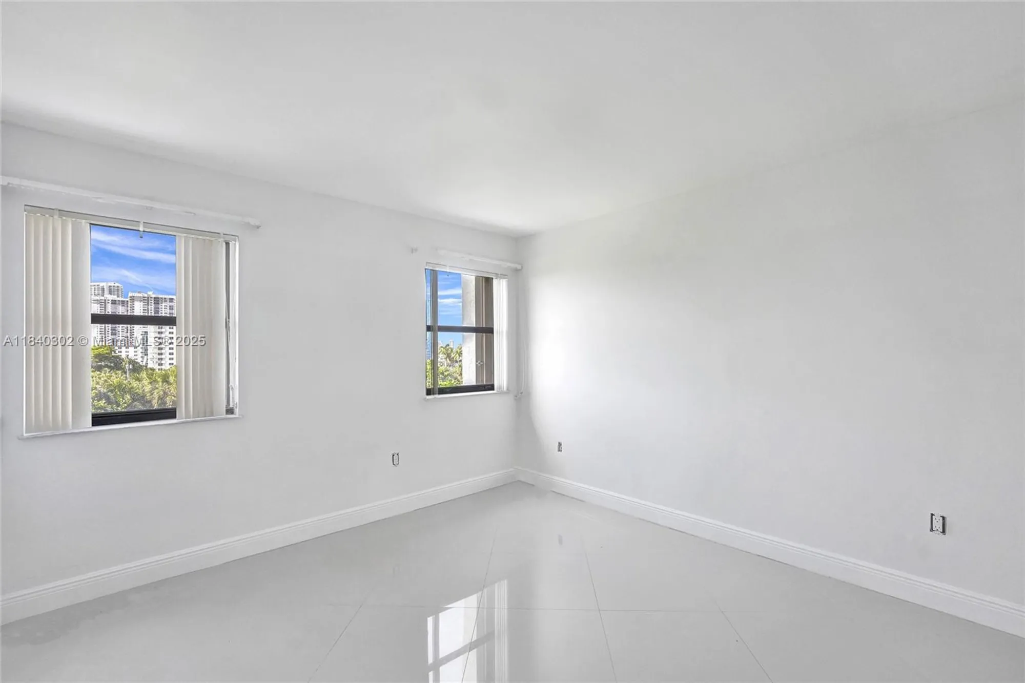 Property Slideshow image 22 of 68 | 1201 s ocean dr 402s, Hollywood, FL, 33019