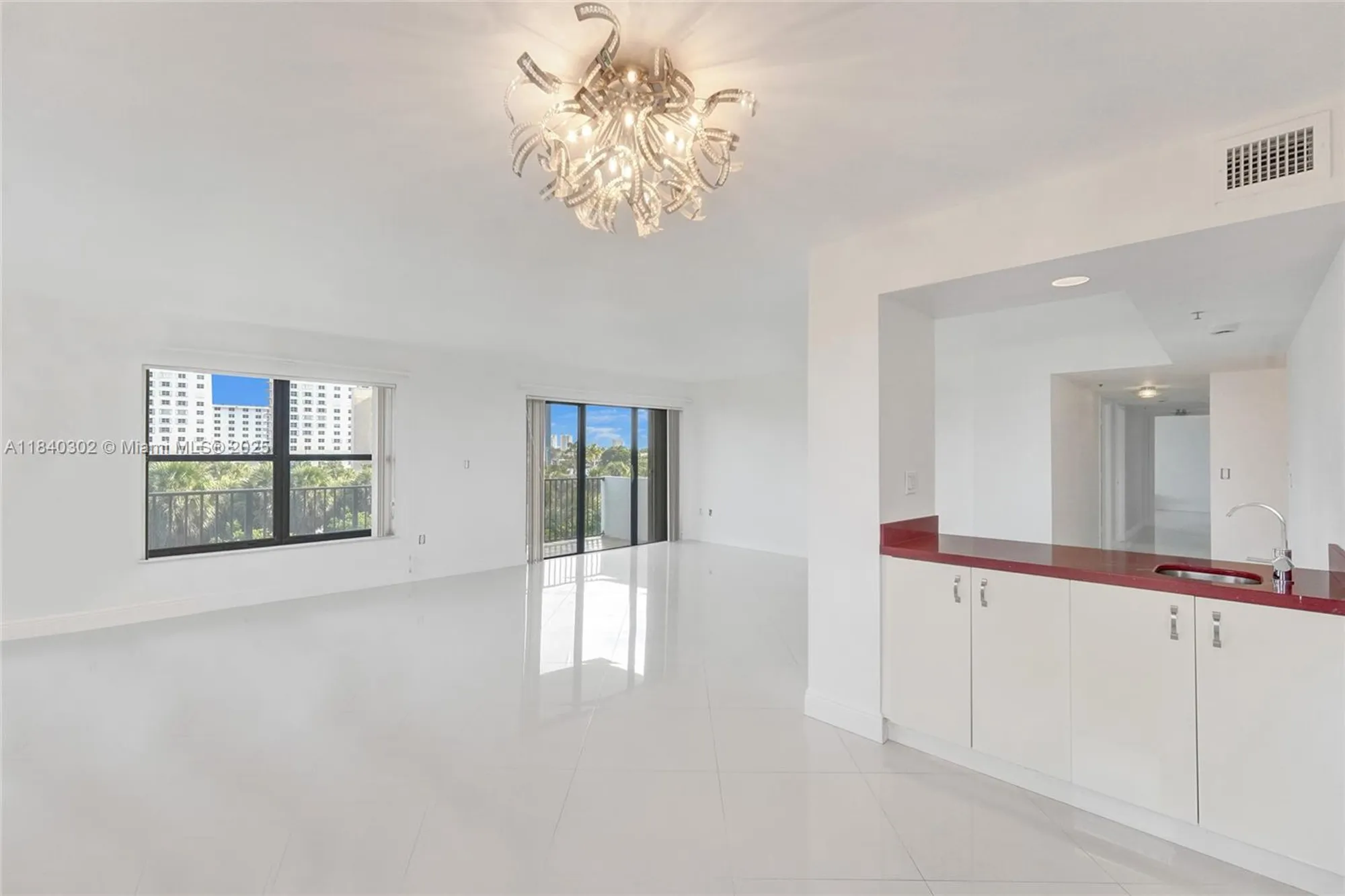 Property Slideshow image 4 of 68 | 1201 s ocean dr 402s, Hollywood, FL, 33019