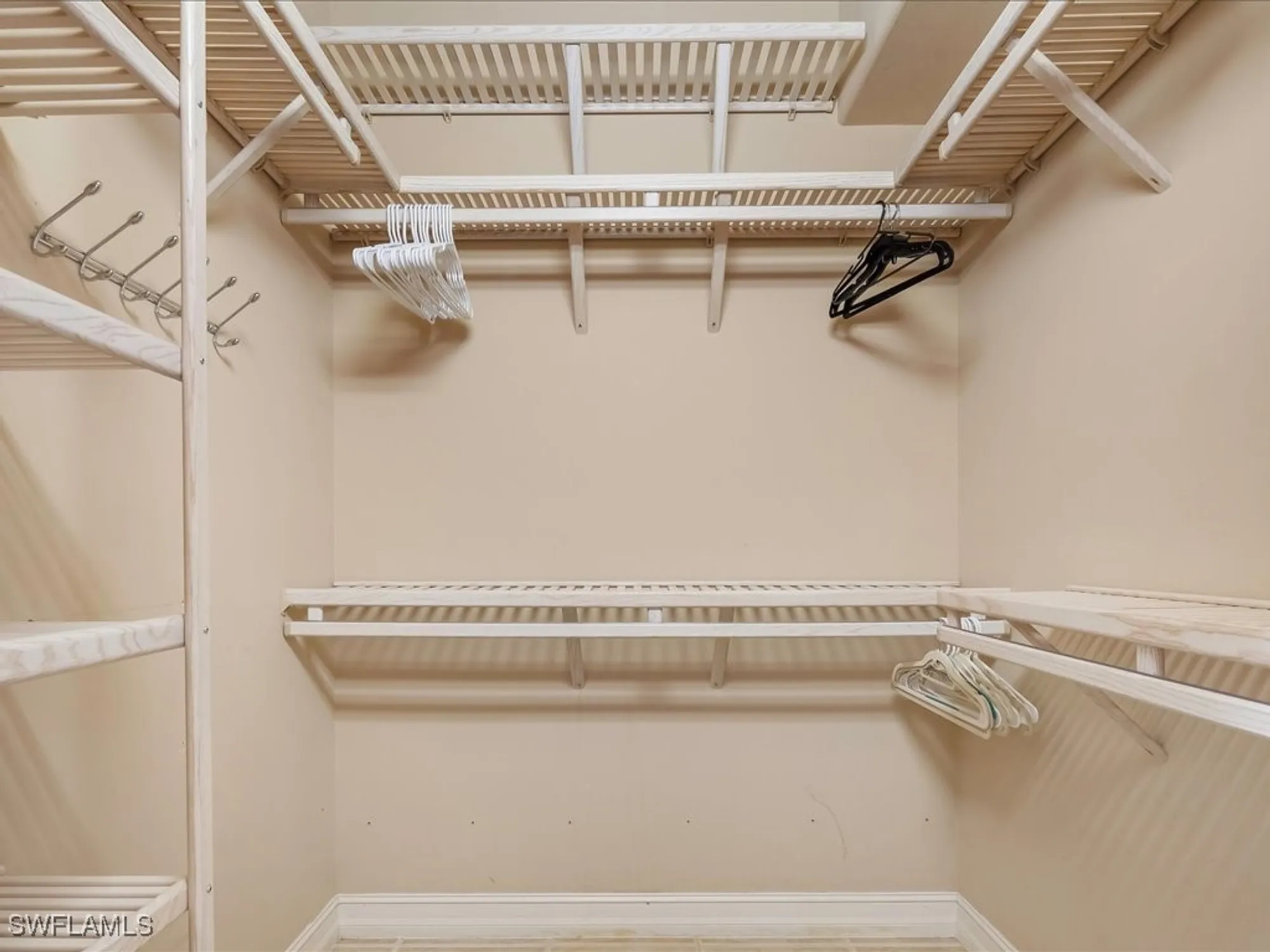 Property Slideshow image 23 of 46 | 6901 bent grass dr, Naples, FL, 34113