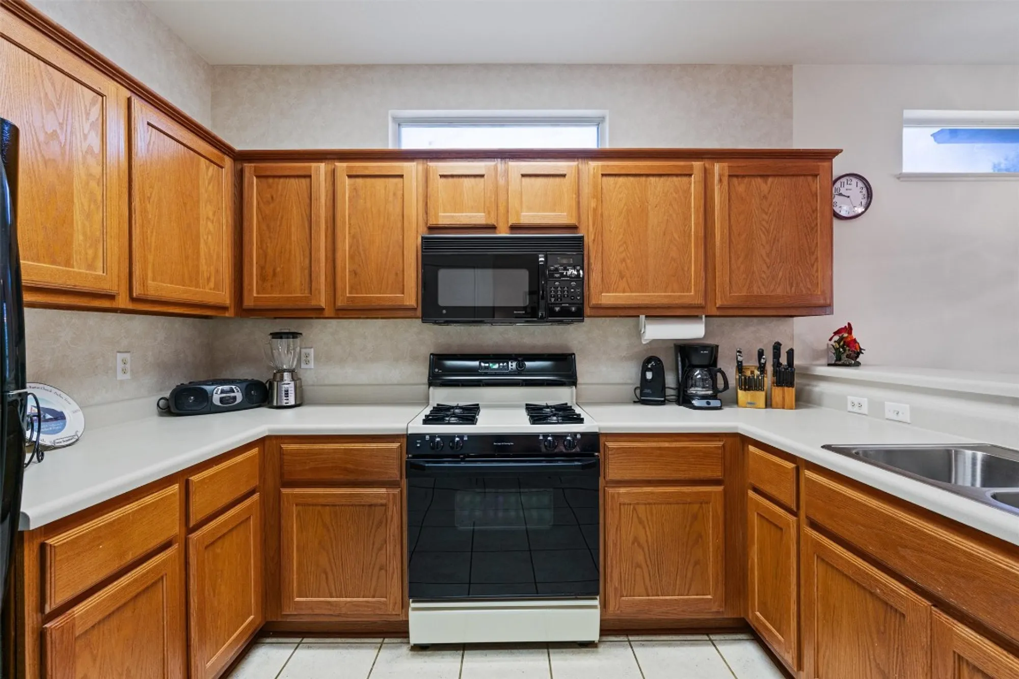 Property Slideshow image 10 of 28 | 121 larkspur ln, Georgetown, TX, 78633