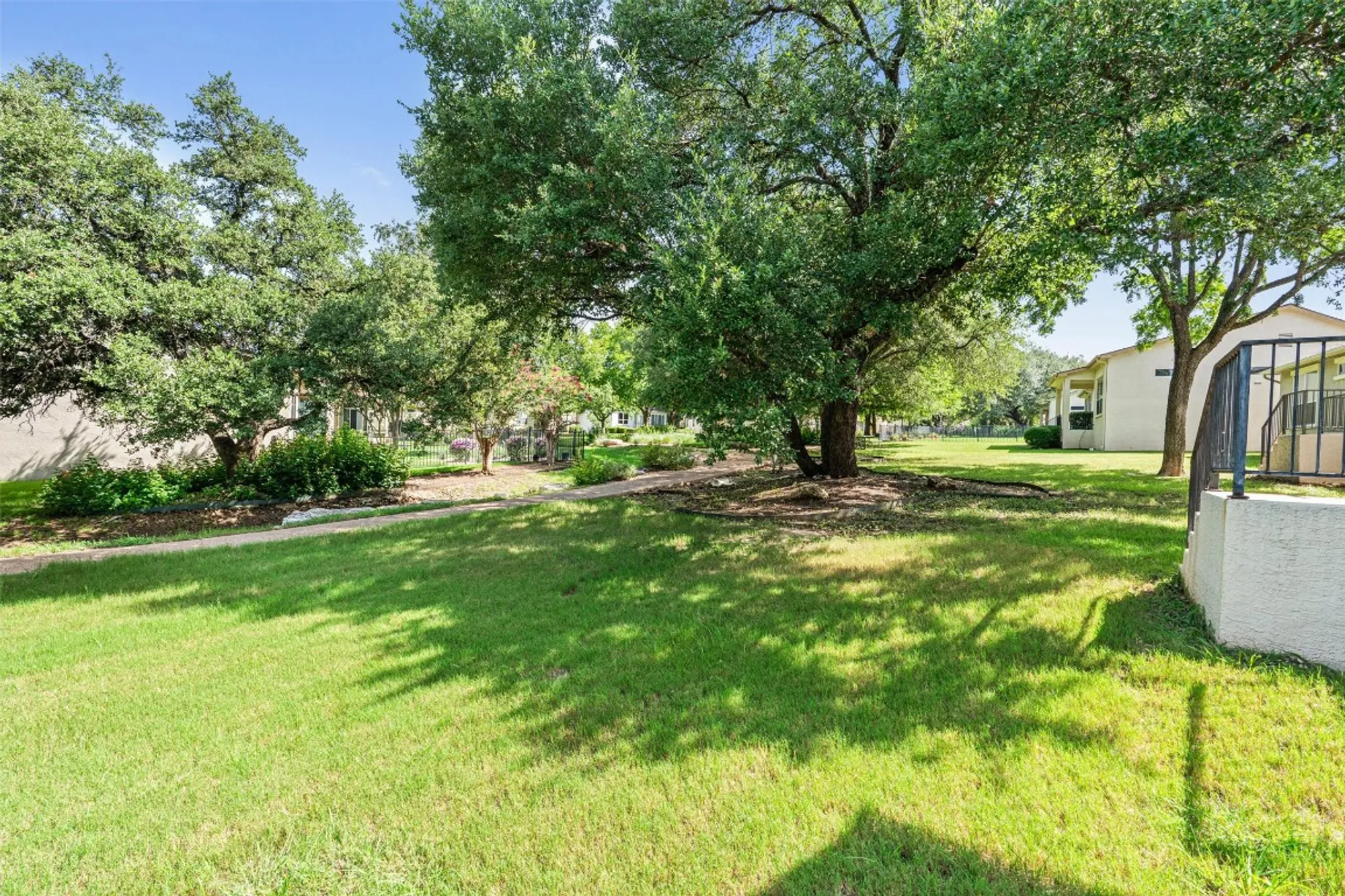 Property Slideshow image 22 of 28 | 121 larkspur ln, Georgetown, TX, 78633