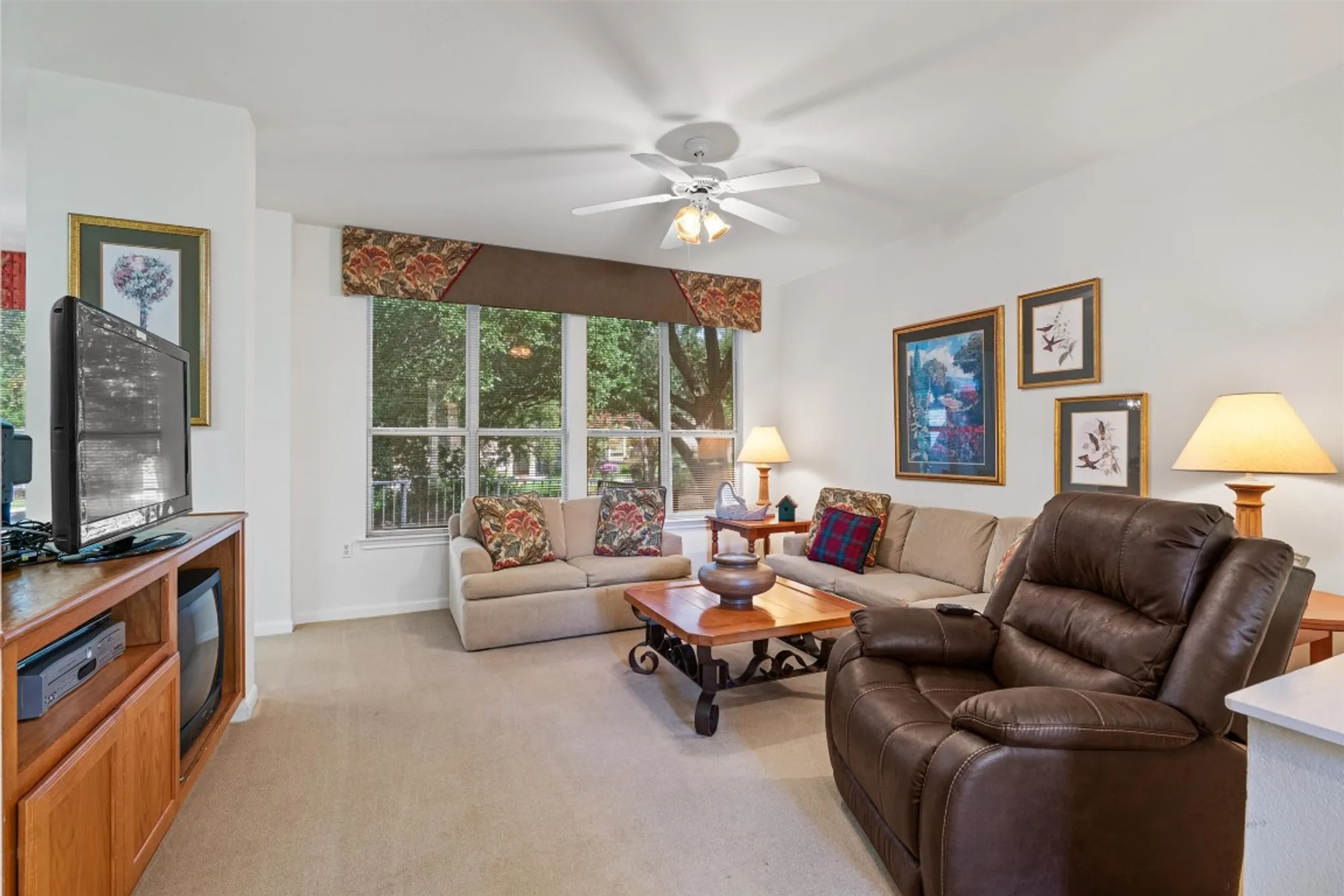 Property Slideshow image 6 of 28 | 121 larkspur ln, Georgetown, TX, 78633