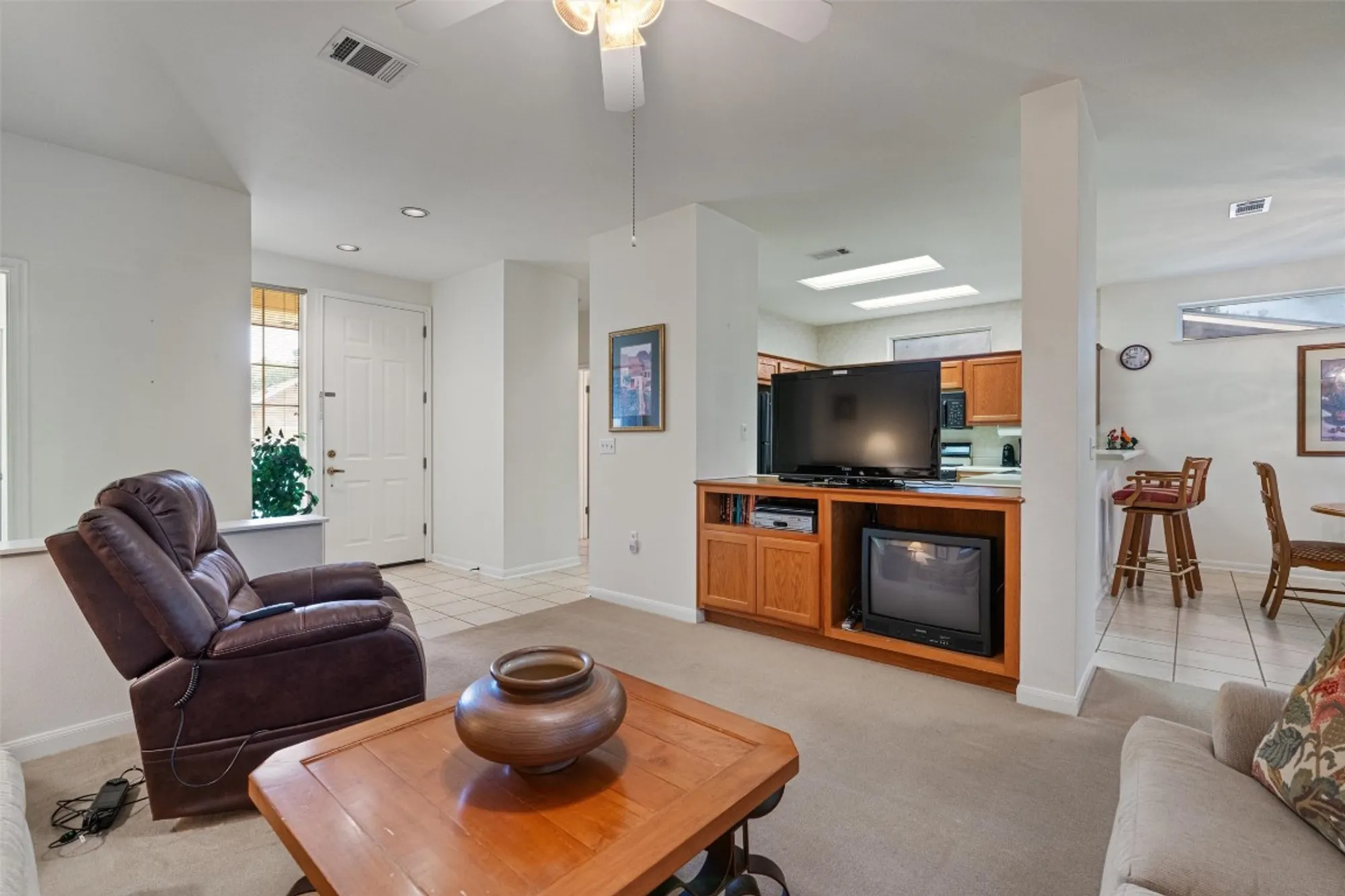 Property Slideshow image 7 of 28 | 121 larkspur ln, Georgetown, TX, 78633