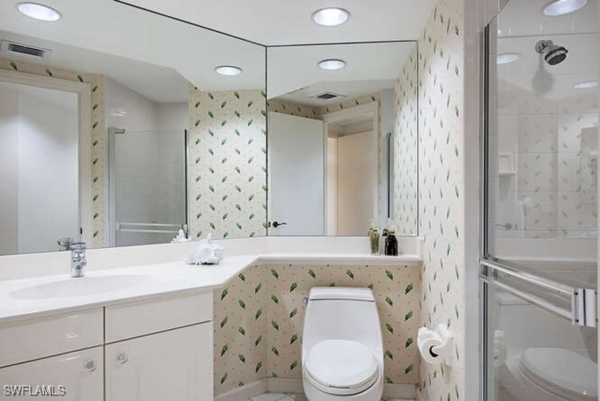 Property Slideshow image 11 of 26 | 8990 bay colony dr 302, Naples, FL, 34108