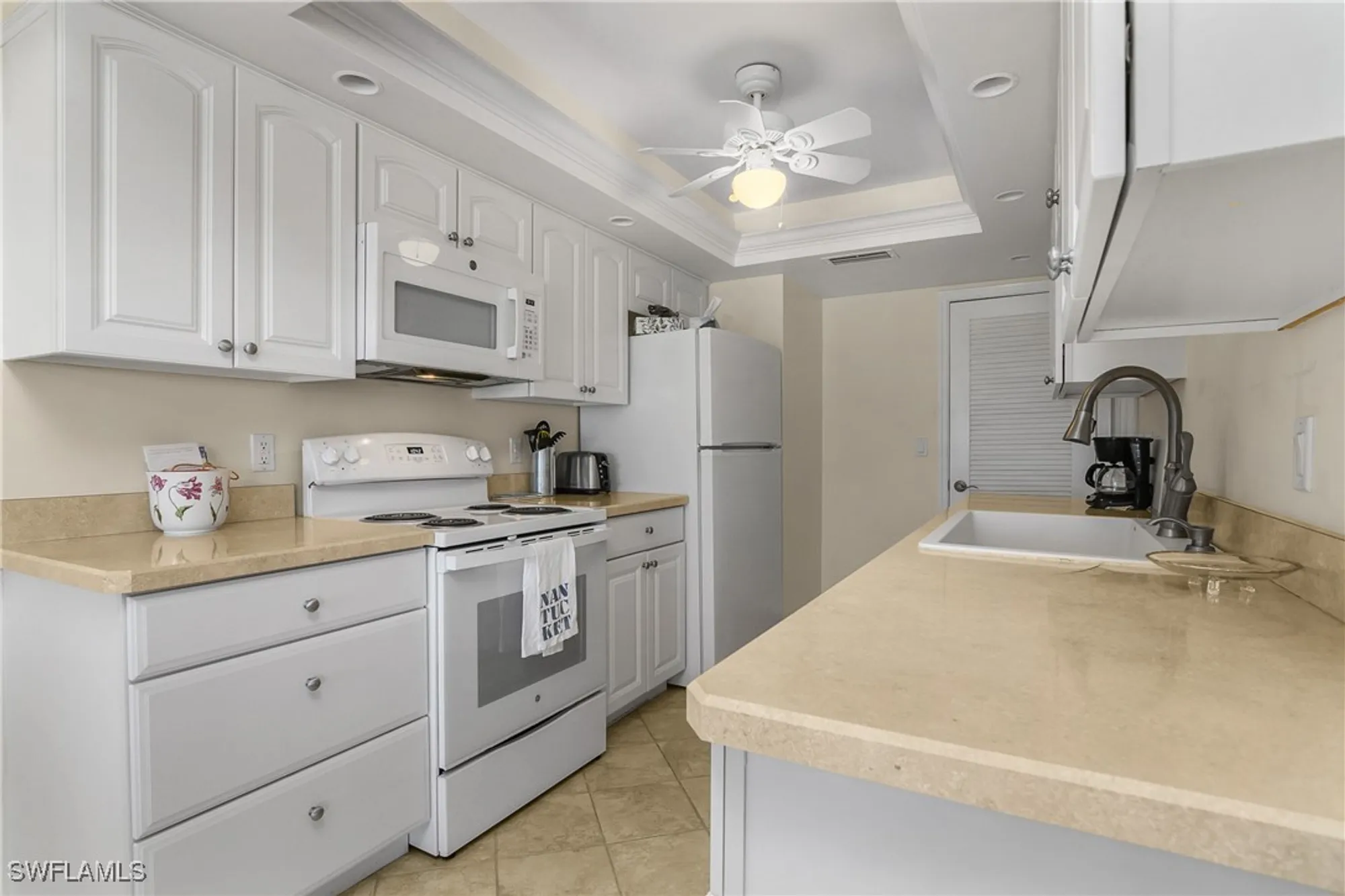 Property Slideshow image 14 of 41 | 2600 gulf shore blvd 52, Naples, FL, 34103