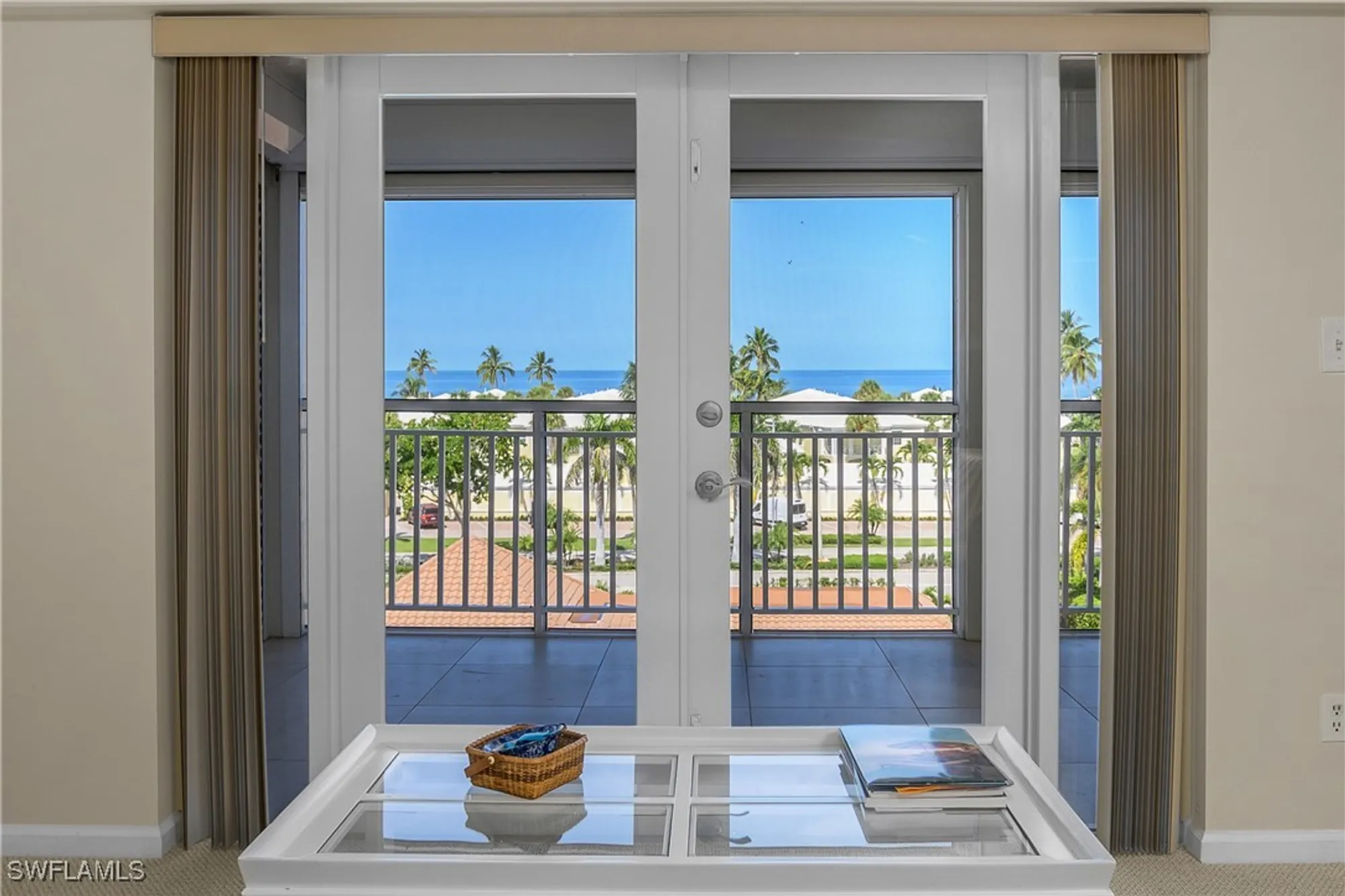 Property Slideshow image 18 of 41 | 2600 gulf shore blvd 52, Naples, FL, 34103