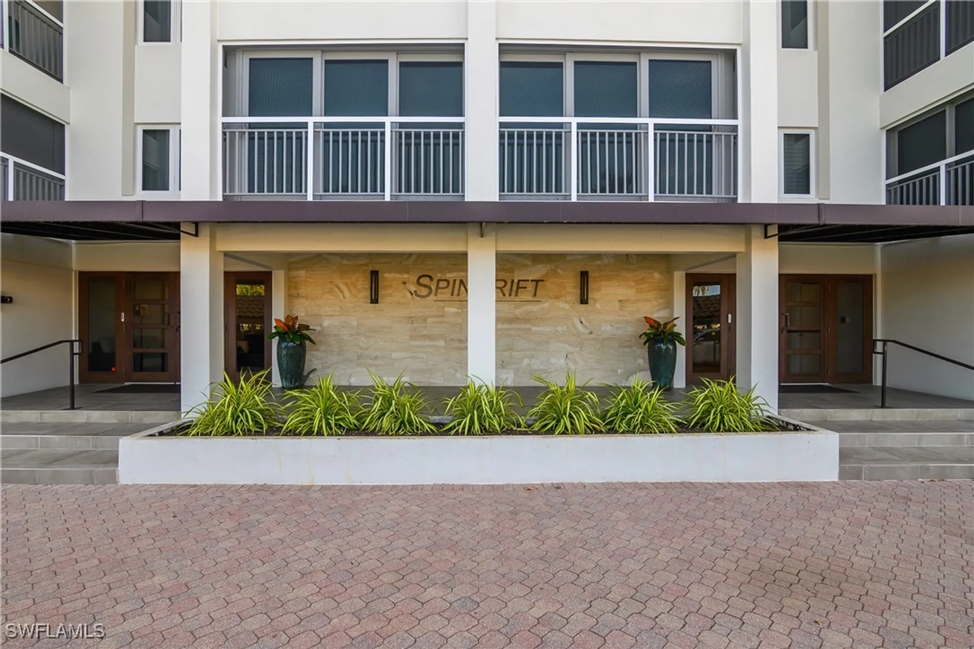 Property Slideshow image 3 of 41 | 2600 gulf shore blvd 52, Naples, FL, 34103