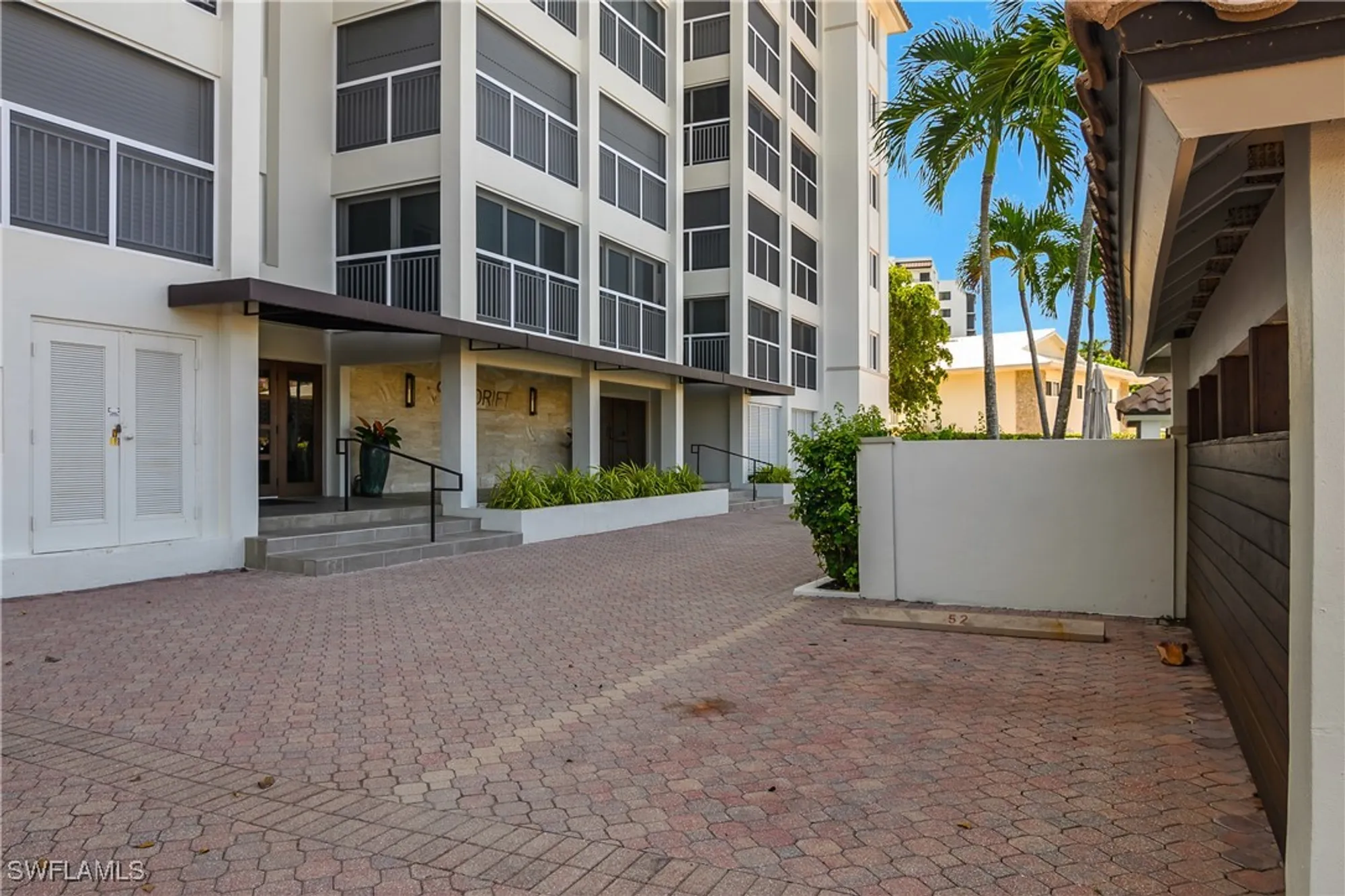 Property Slideshow image 4 of 41 | 2600 gulf shore blvd 52, Naples, FL, 34103