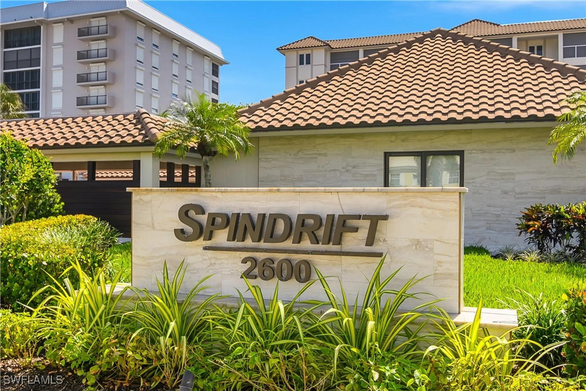 Property Slideshow image 5 of 41 | 2600 gulf shore blvd 52, Naples, FL, 34103