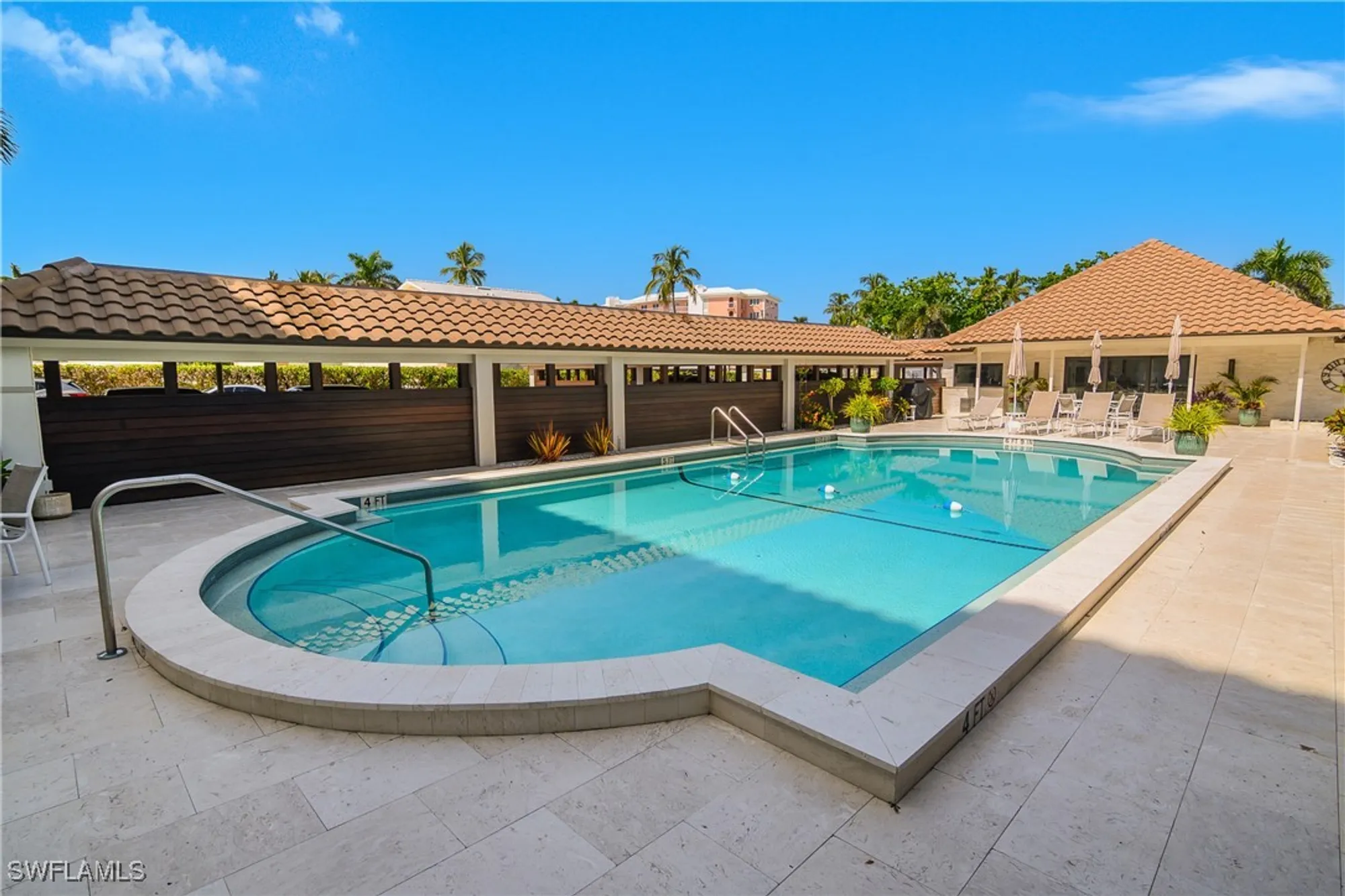 Property Slideshow image 7 of 41 | 2600 gulf shore blvd 52, Naples, FL, 34103