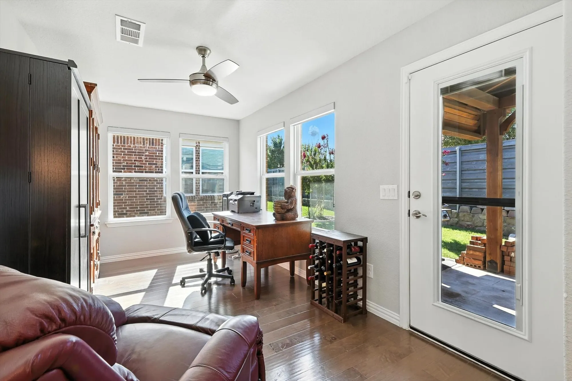 Property Slideshow image 14 of 33 | 808 freedom ln, Aubrey, TX, 76227