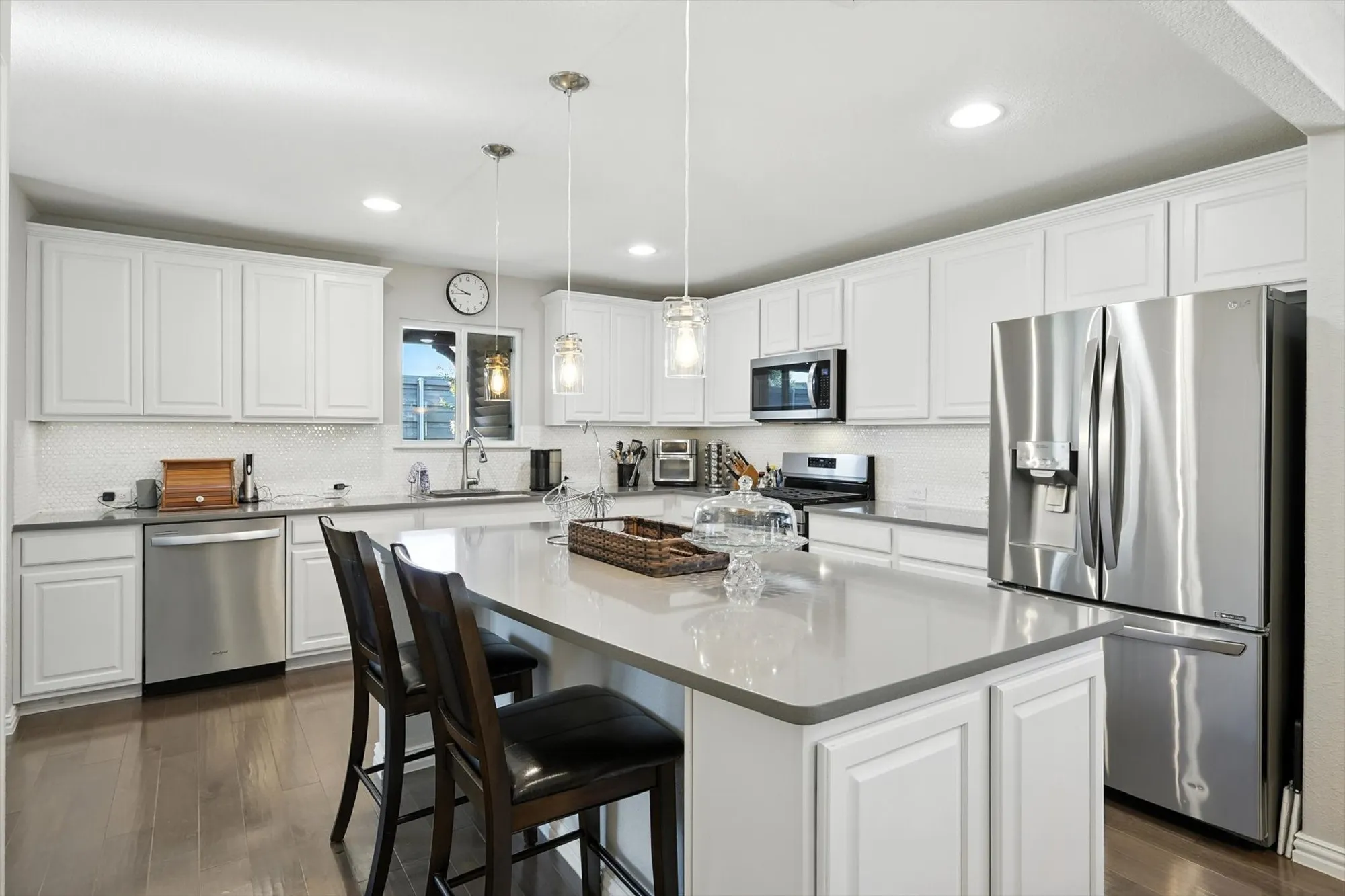 Property Slideshow image 10 of 33 | 808 freedom ln, Aubrey, TX, 76227