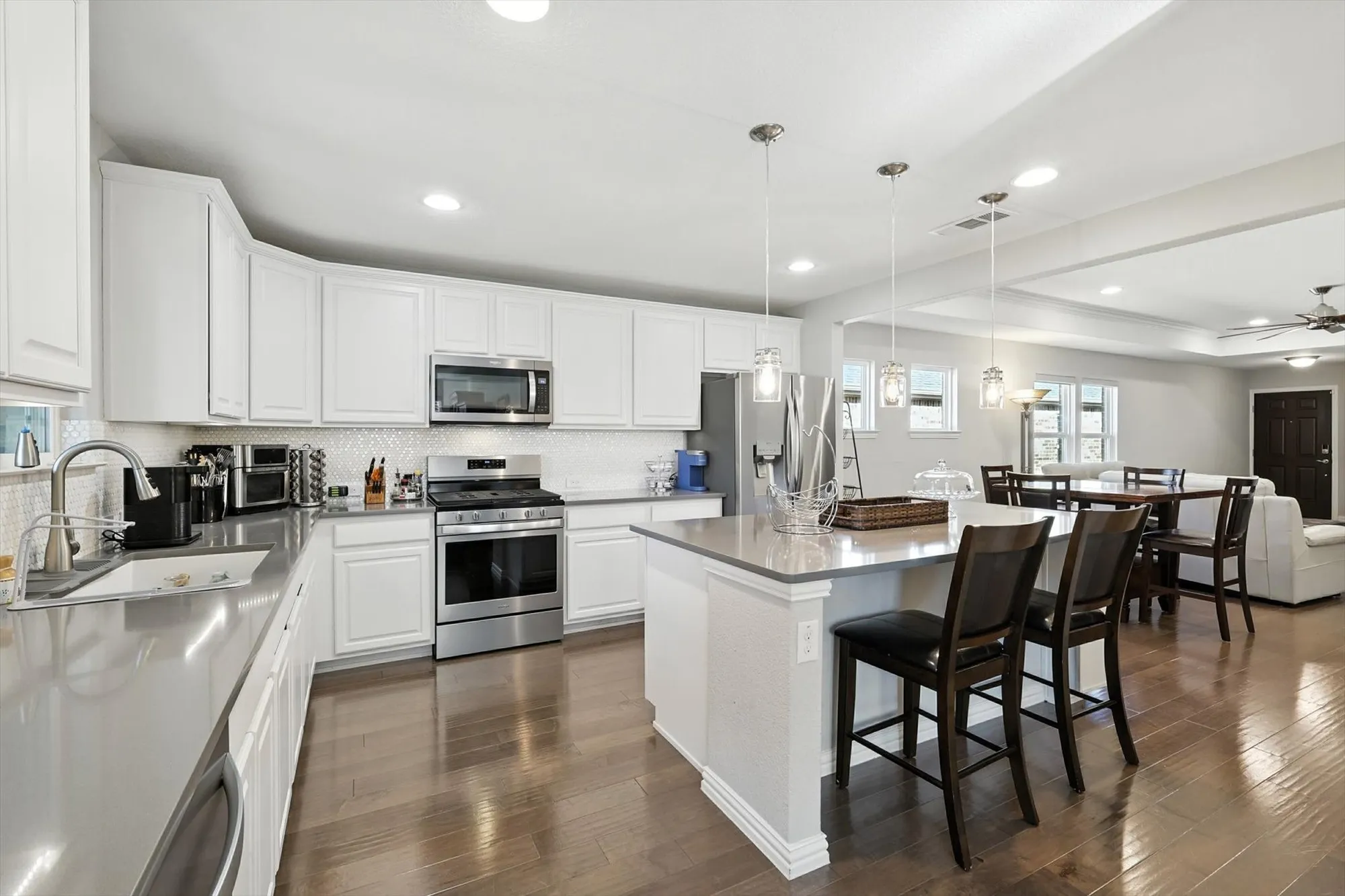 Property Slideshow image 11 of 33 | 808 freedom ln, Aubrey, TX, 76227