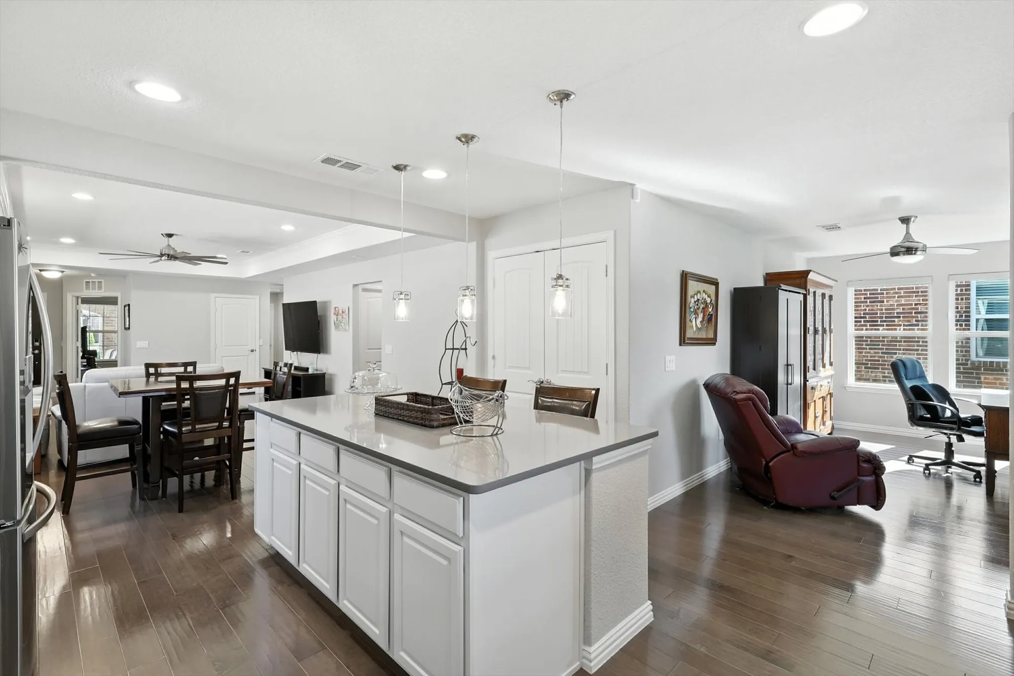 Property Slideshow image 12 of 33 | 808 freedom ln, Aubrey, TX, 76227