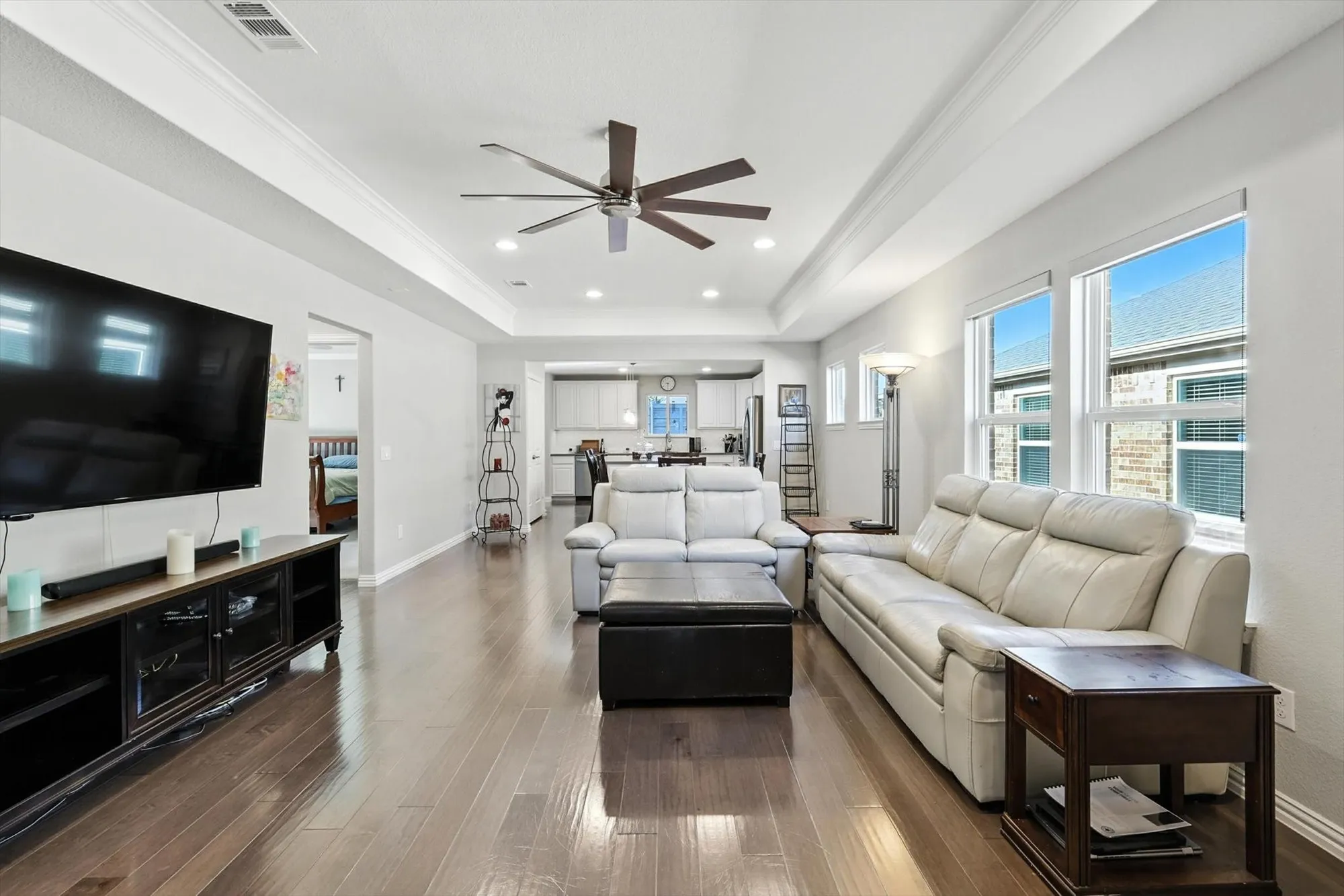 Property Slideshow image 4 of 33 | 808 freedom ln, Aubrey, TX, 76227