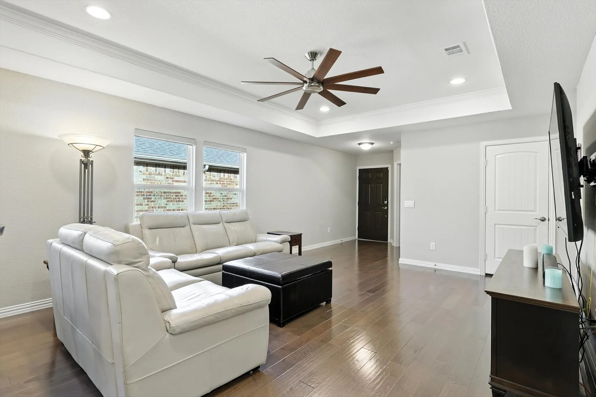 Property Slideshow image 7 of 33 | 808 freedom ln, Aubrey, TX, 76227