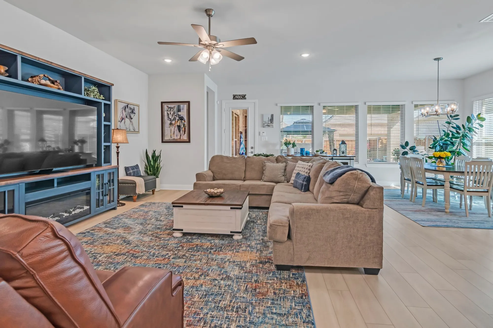 Property Slideshow image 14 of 39 | 4818 emerald grv, Arlington, TX, 76005