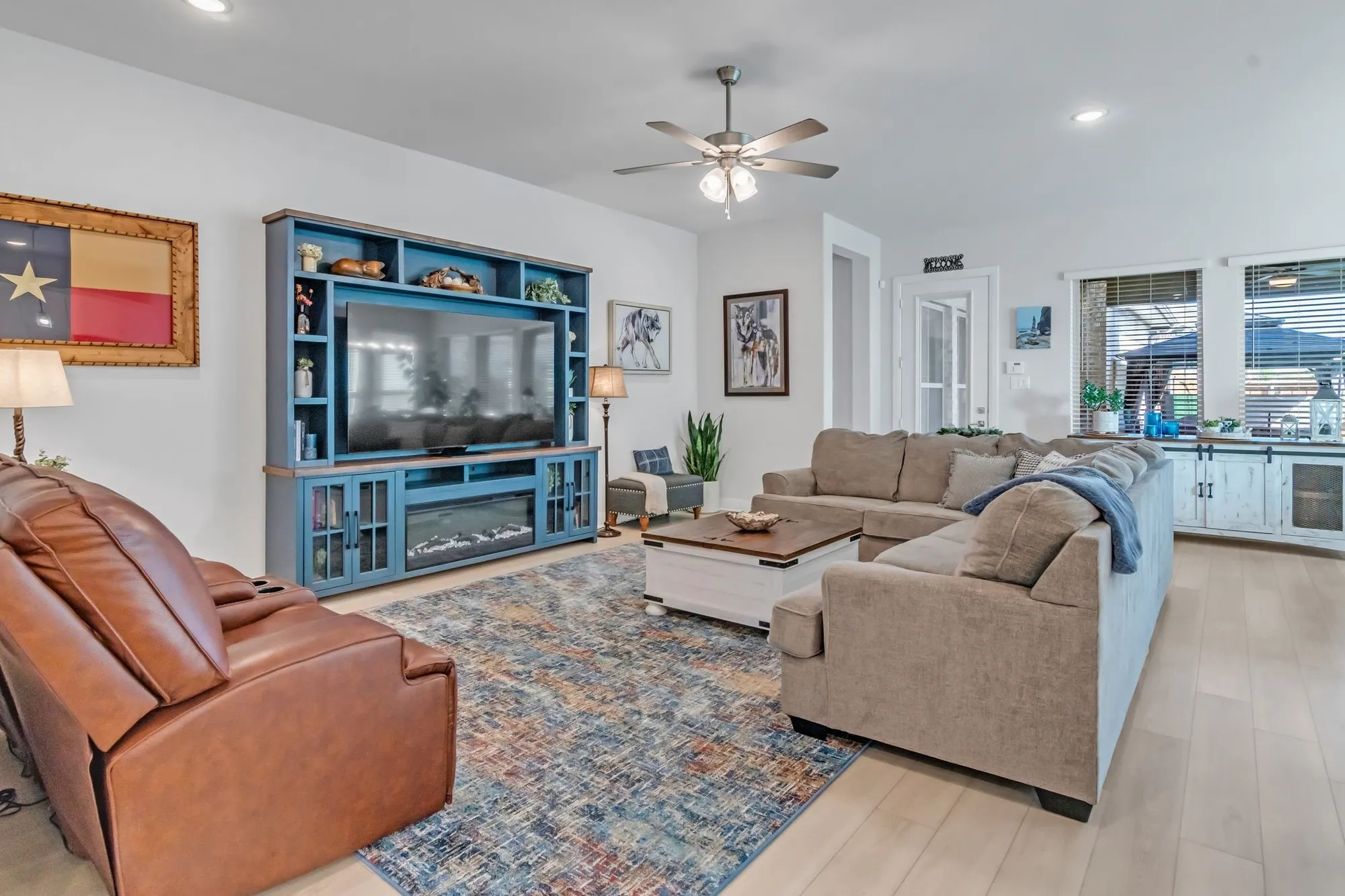 Property Slideshow image 15 of 39 | 4818 emerald grv, Arlington, TX, 76005