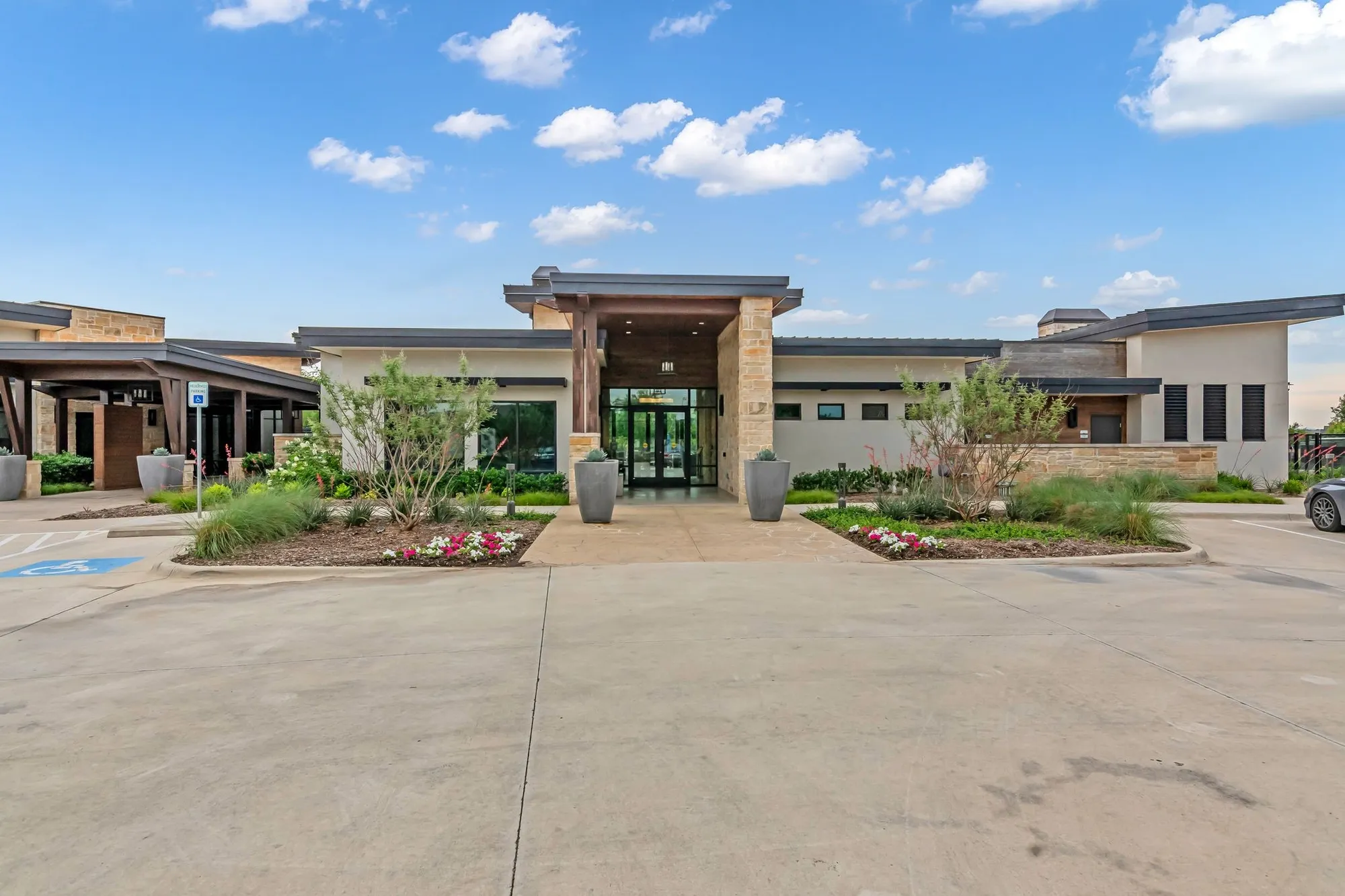 Property Slideshow image 34 of 39 | 4818 emerald grv, Arlington, TX, 76005