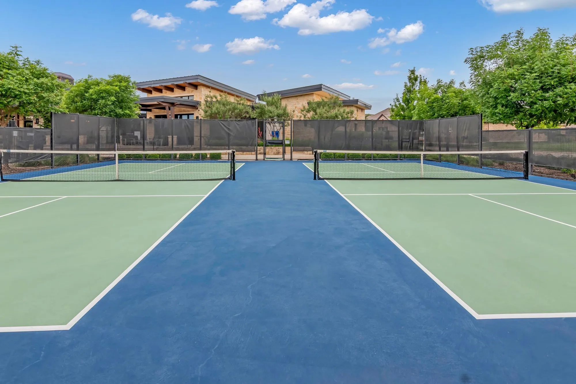 Property Slideshow image 38 of 39 | 4818 emerald grv, Arlington, TX, 76005