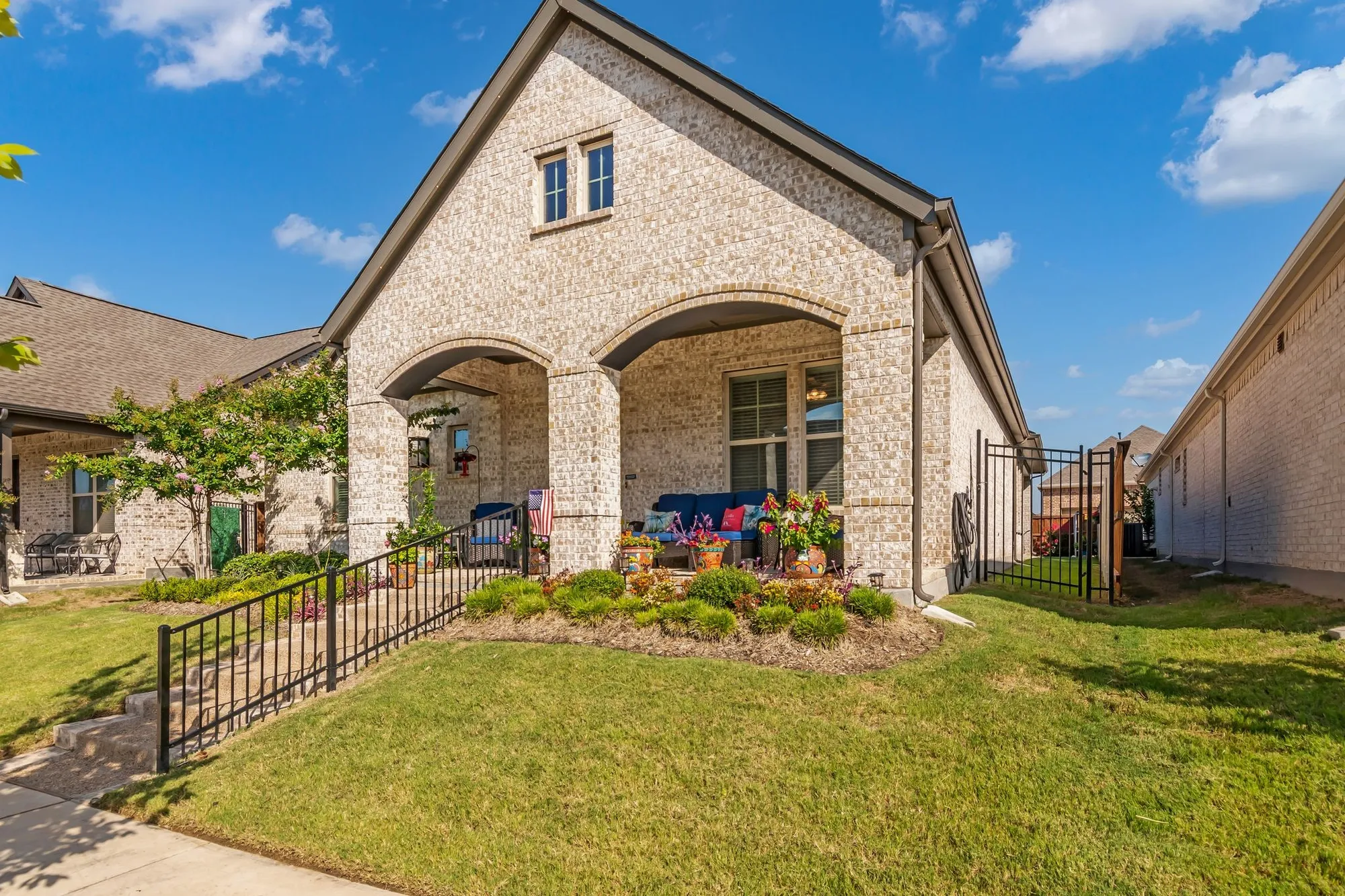 Property Slideshow image 5 of 39 | 4818 emerald grv, Arlington, TX, 76005