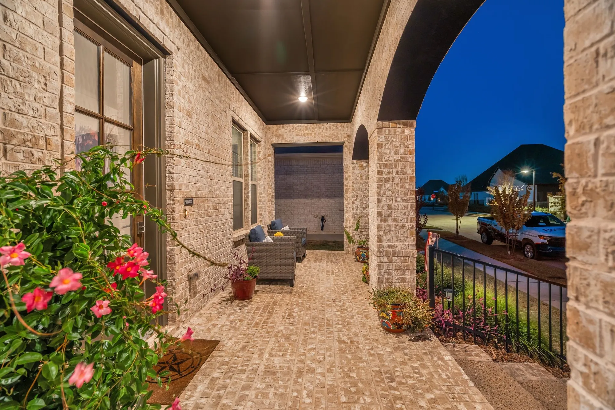 Property Slideshow image 8 of 39 | 4818 emerald grv, Arlington, TX, 76005
