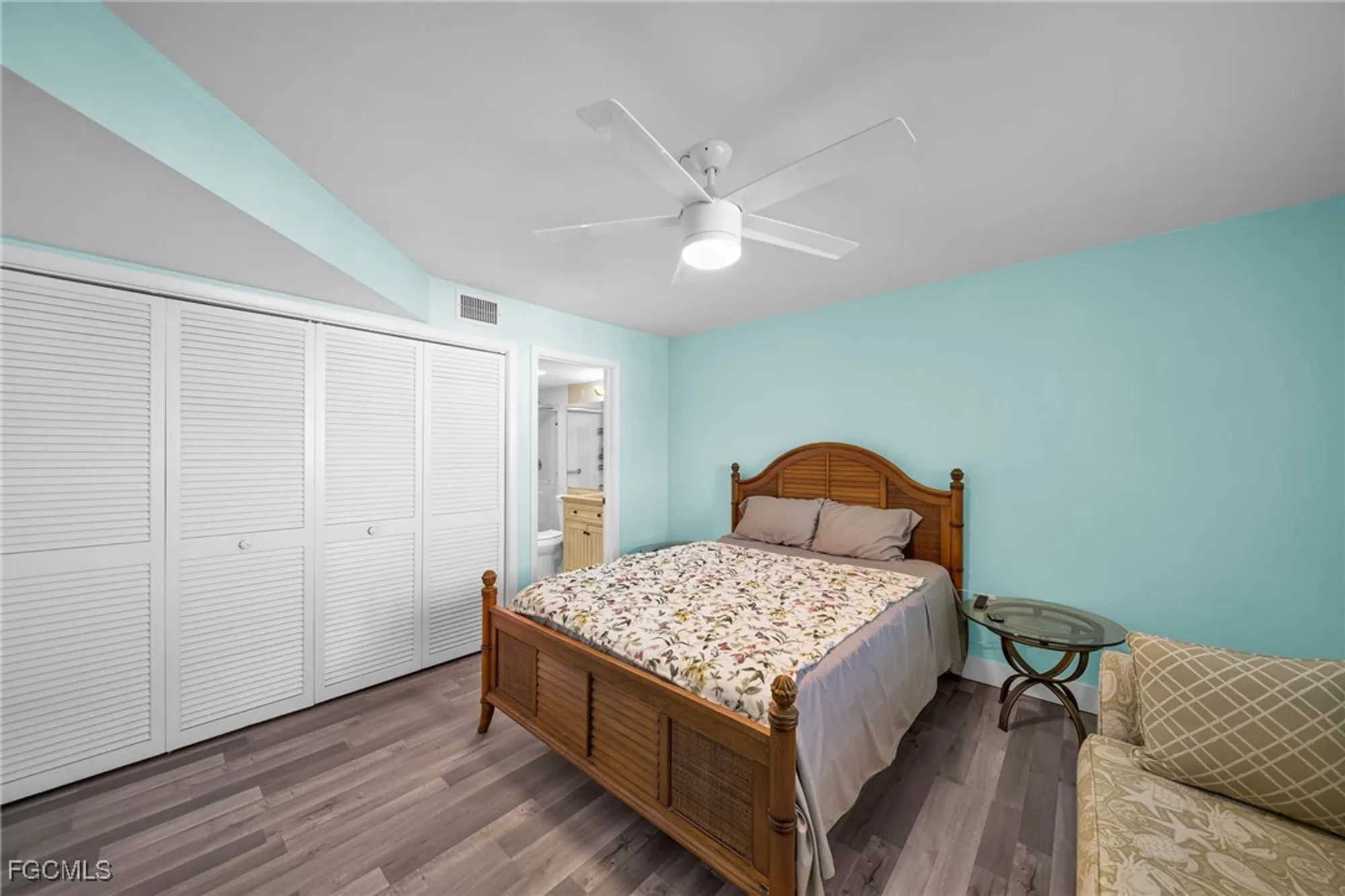 Property Slideshow image 14 of 22 | 4260 se 20th pl 401, Cape Coral, FL, 33904