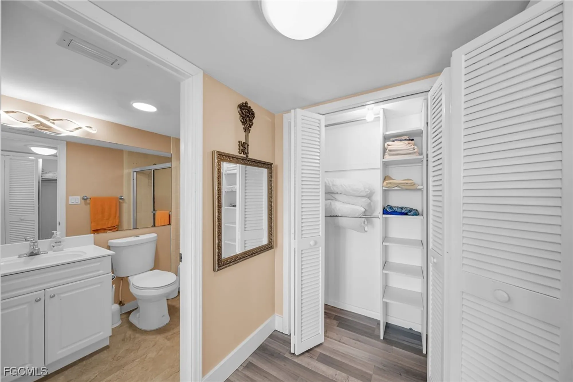 Property Slideshow image 21 of 22 | 4260 se 20th pl 401, Cape Coral, FL, 33904
