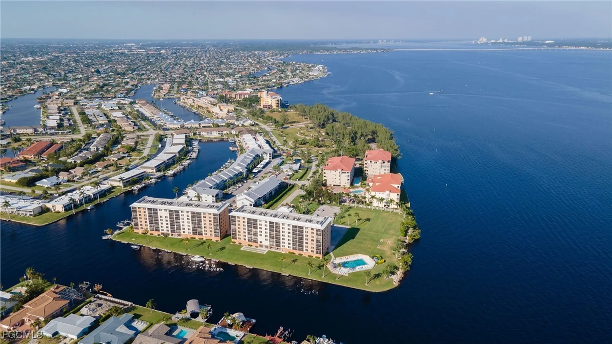 Property Slideshow image 3 of 22 | 4260 se 20th pl 401, Cape Coral, FL, 33904