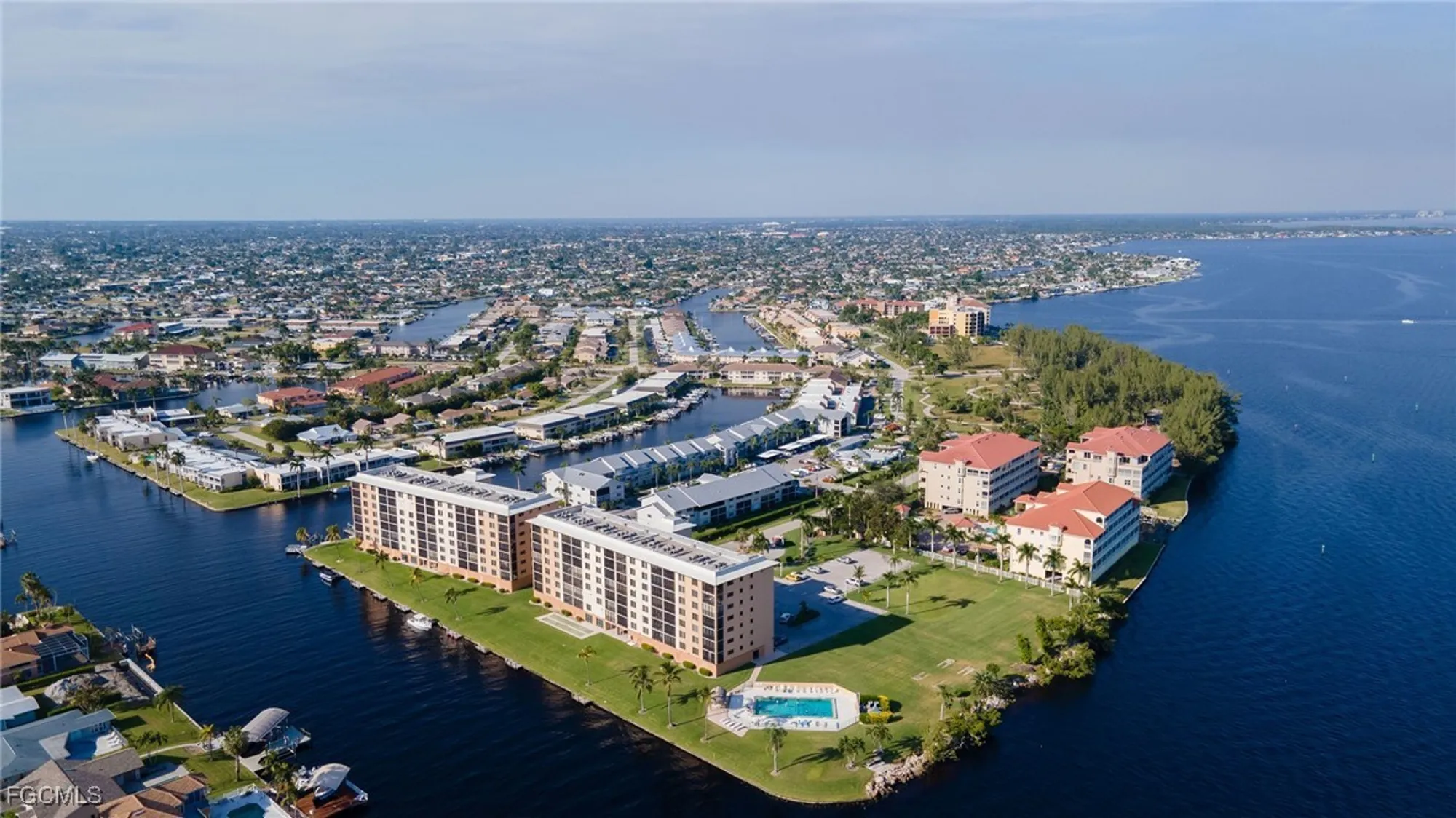 Property Slideshow image 4 of 22 | 4260 se 20th pl 401, Cape Coral, FL, 33904