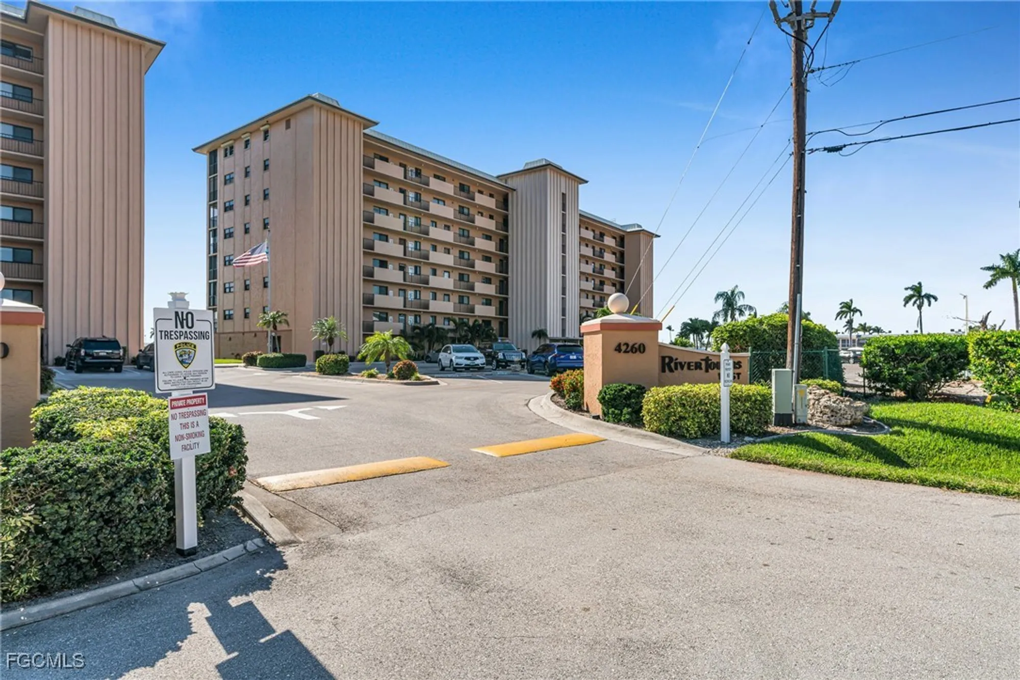 Property Slideshow image 5 of 22 | 4260 se 20th pl 401, Cape Coral, FL, 33904