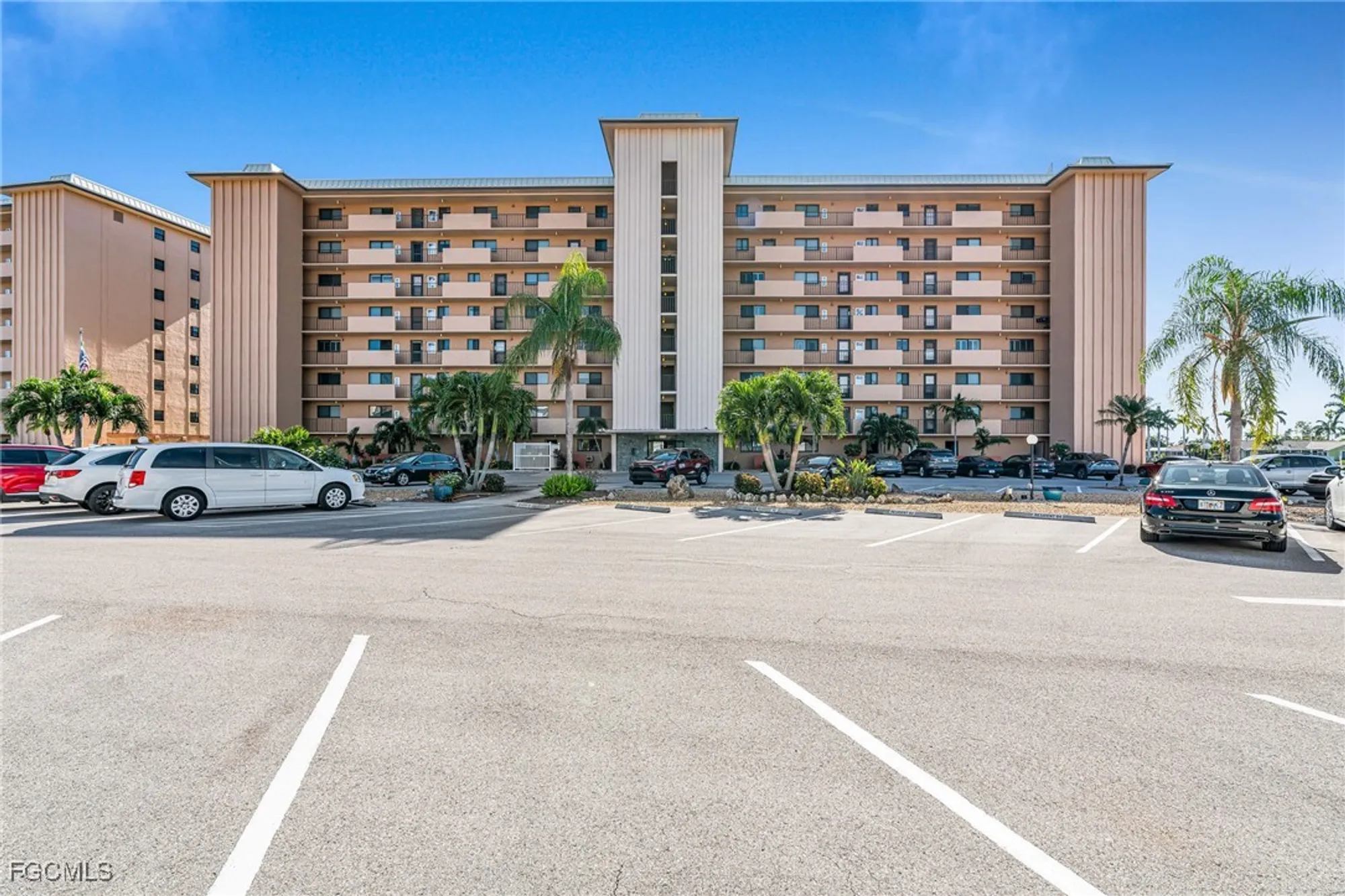 Property Slideshow image 6 of 22 | 4260 se 20th pl 401, Cape Coral, FL, 33904