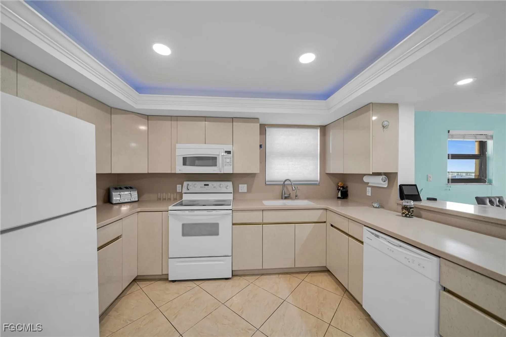 Property Slideshow image 9 of 22 | 4260 se 20th pl 401, Cape Coral, FL, 33904