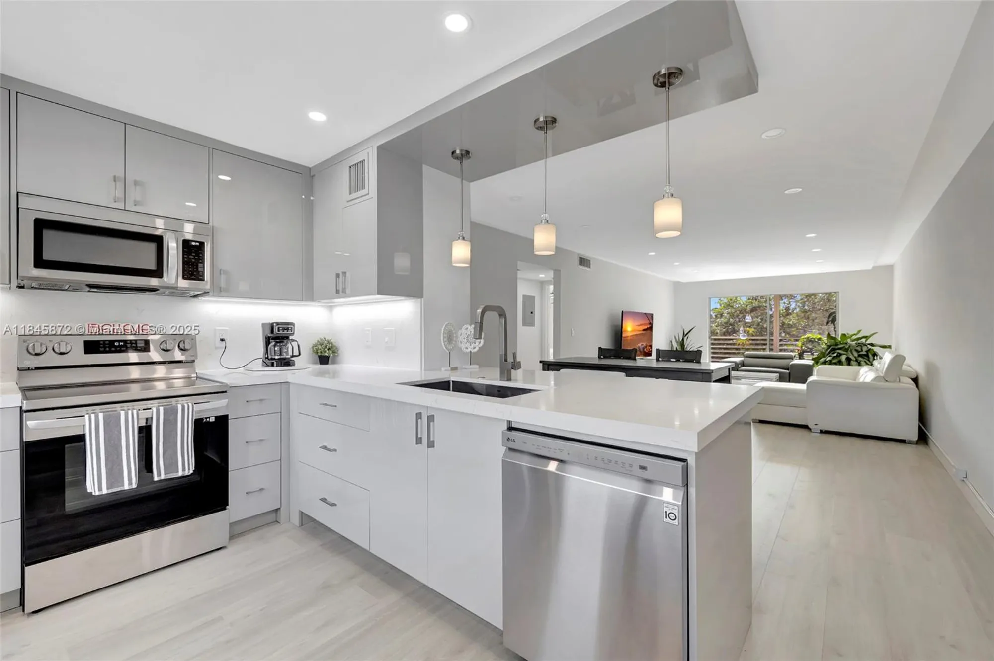 Property Slideshow image 1 of 31 | 2101 lucaya bnd e3, Coconut Creek, FL, 33066