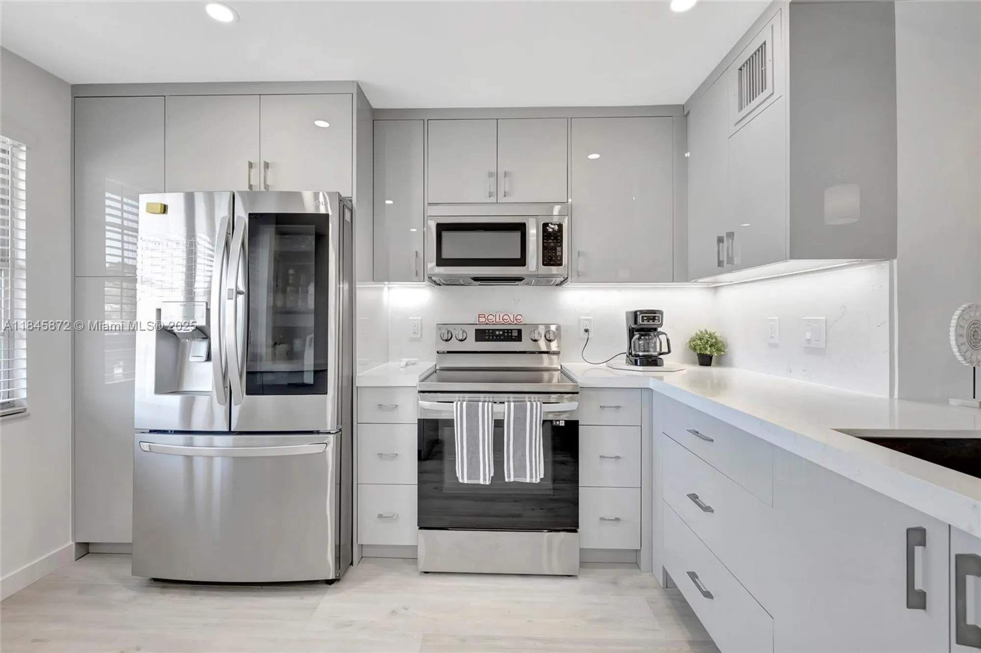 Property Slideshow image 2 of 31 | 2101 lucaya bnd e3, Coconut Creek, FL, 33066