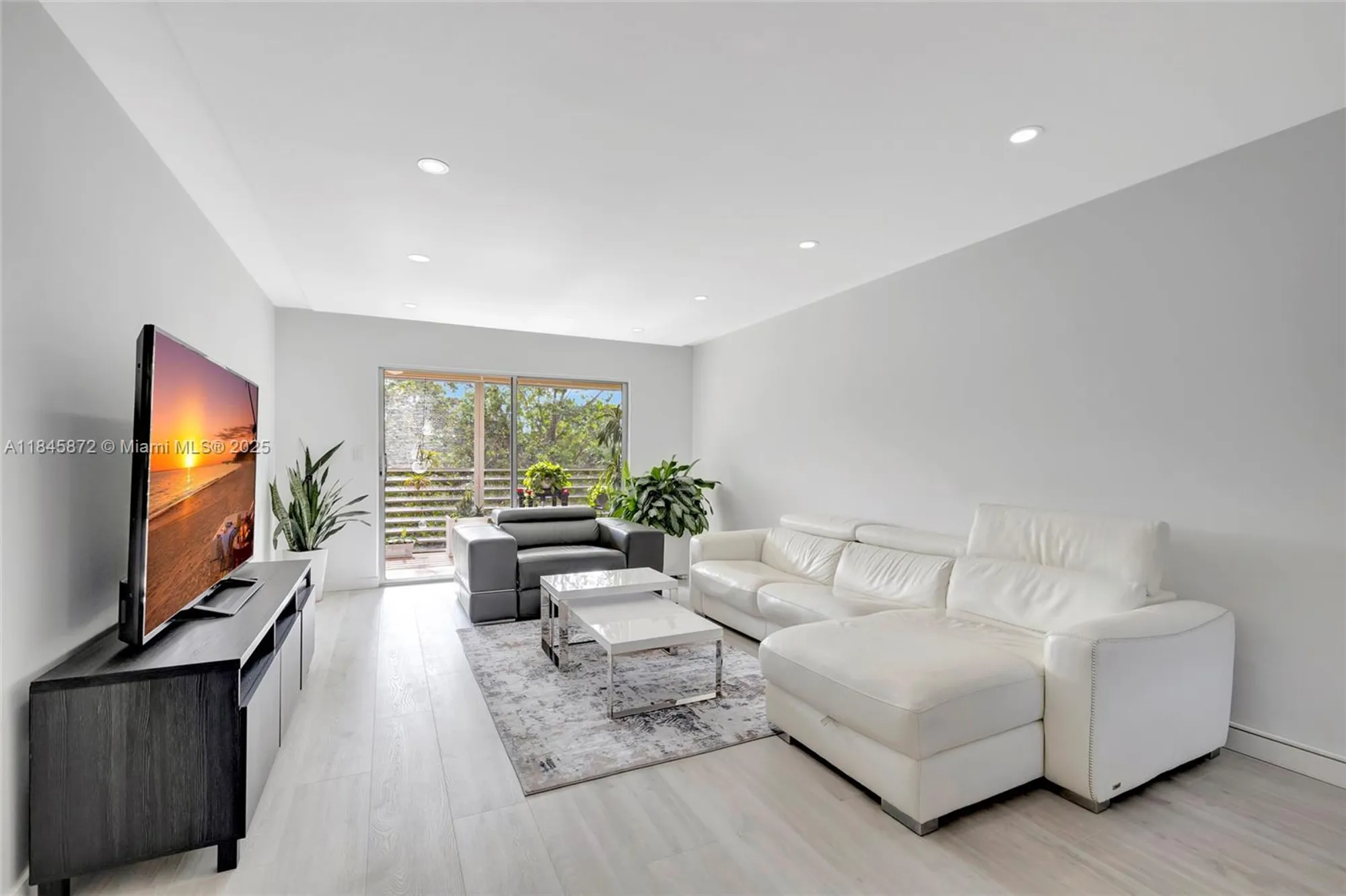 Property Slideshow image 8 of 31 | 2101 lucaya bnd e3, Coconut Creek, FL, 33066