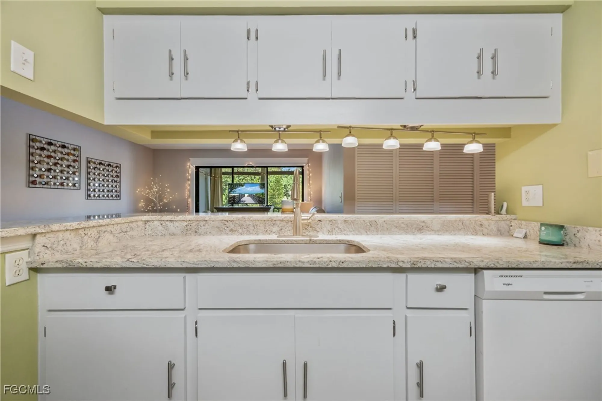 Property Slideshow image 14 of 50 | 9540 green cypress ln 11, Fort Myers, FL, 33905