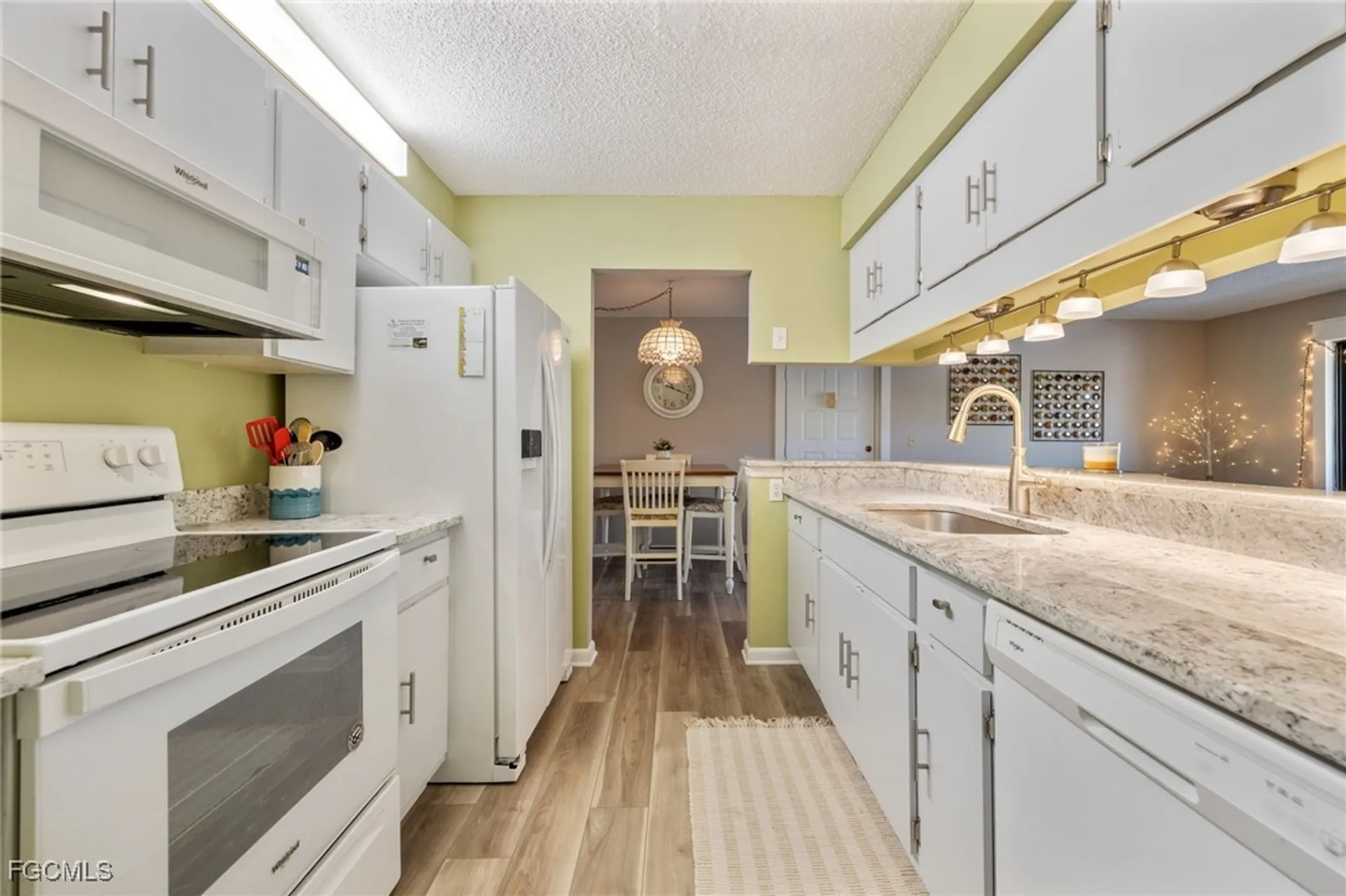 Property Slideshow image 12 of 50 | 9540 green cypress ln 11, Fort Myers, FL, 33905