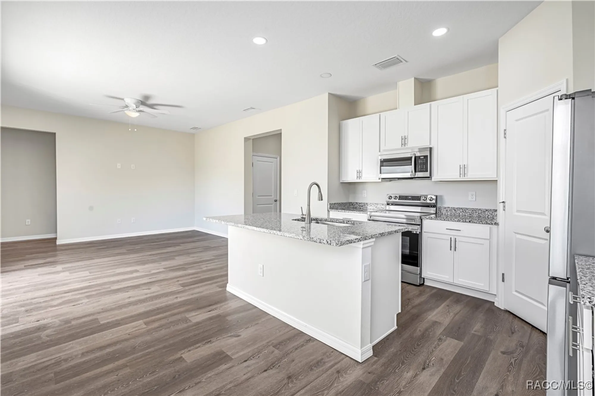 Property Slideshow image 13 of 79 | 9081 wade st, Brooksville, FL, 34613