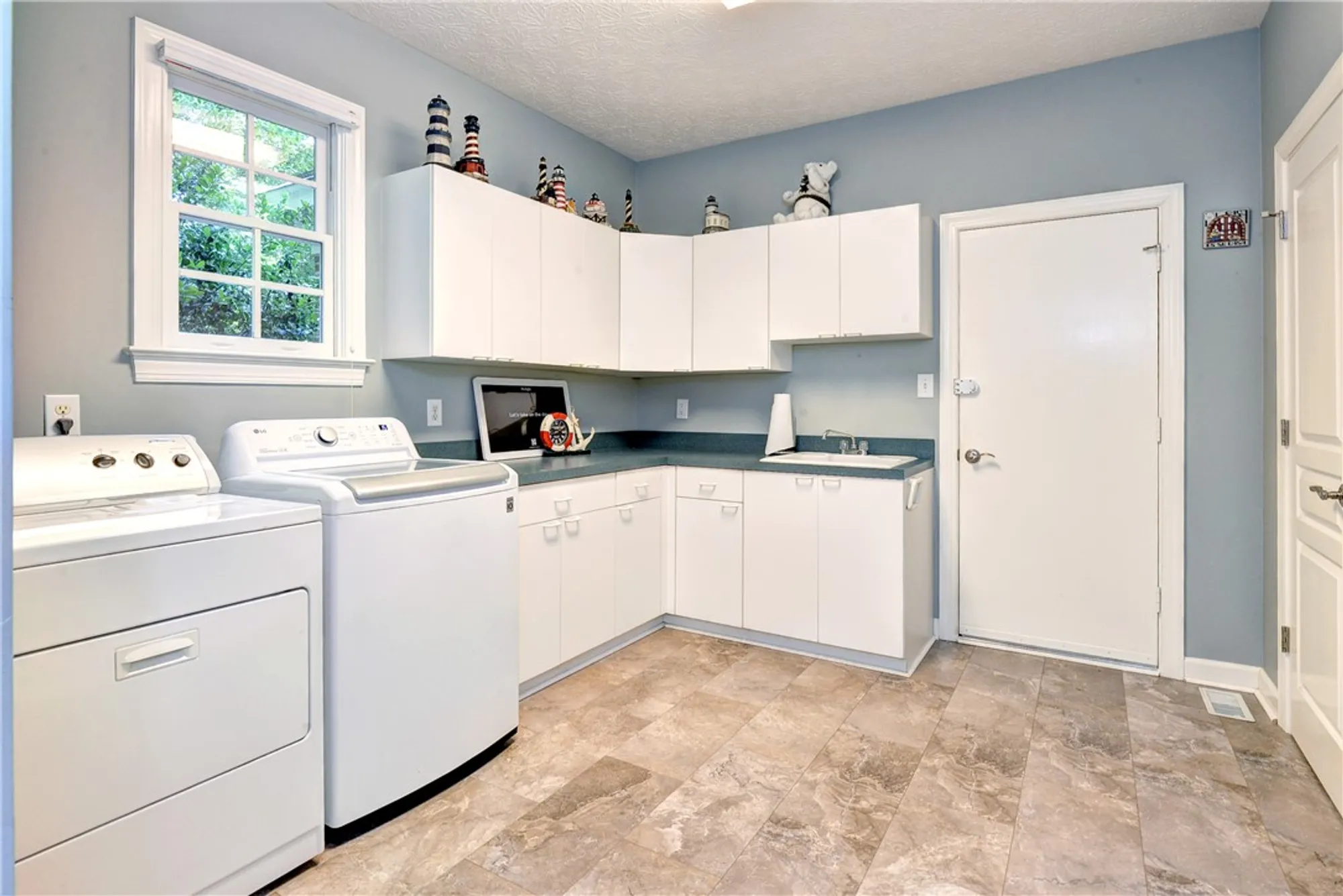 Property Slideshow image 15 of 35 | 136 meadowbrook, Williamsburg, VA, 23188