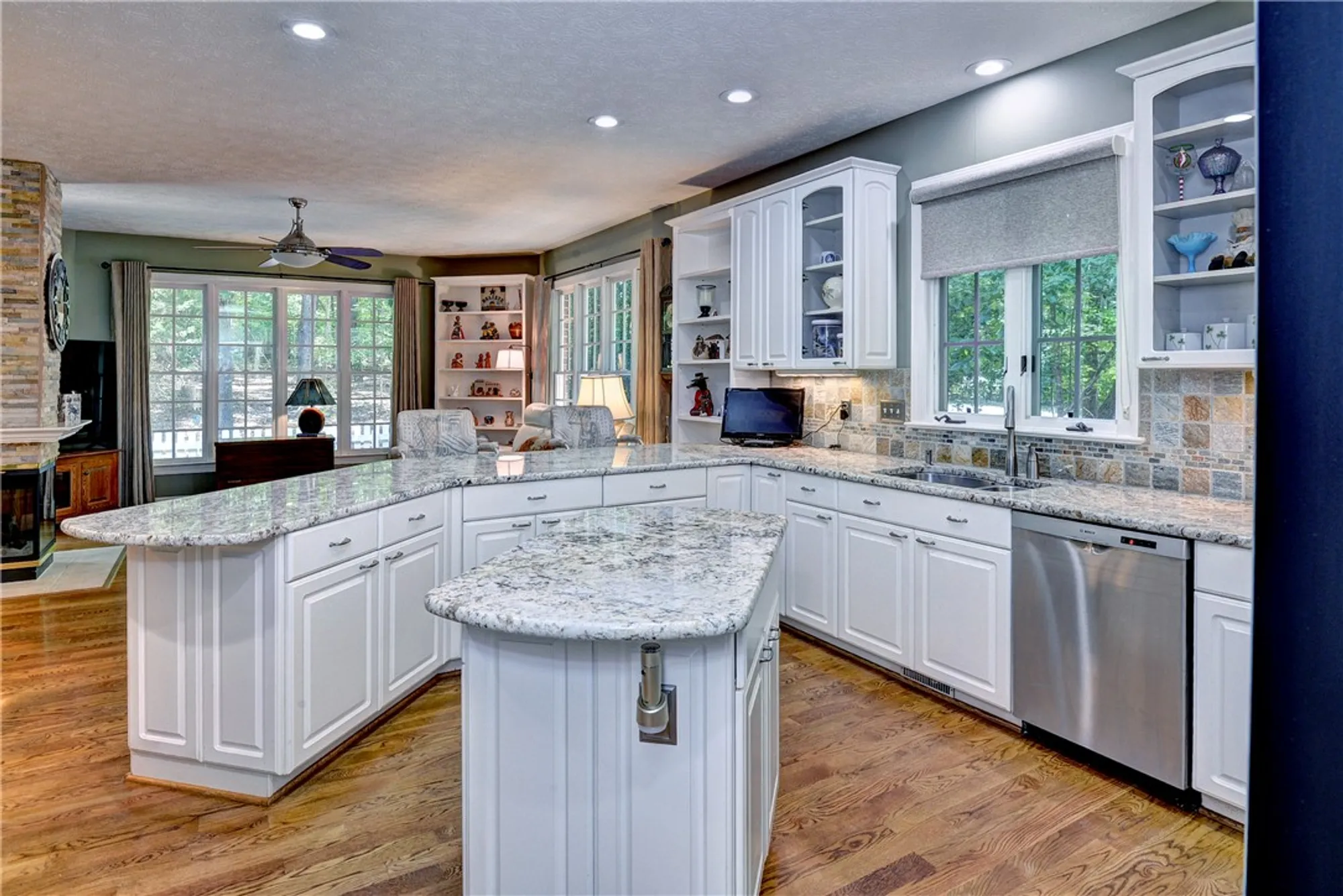 Property Slideshow image 12 of 35 | 136 meadowbrook, Williamsburg, VA, 23188