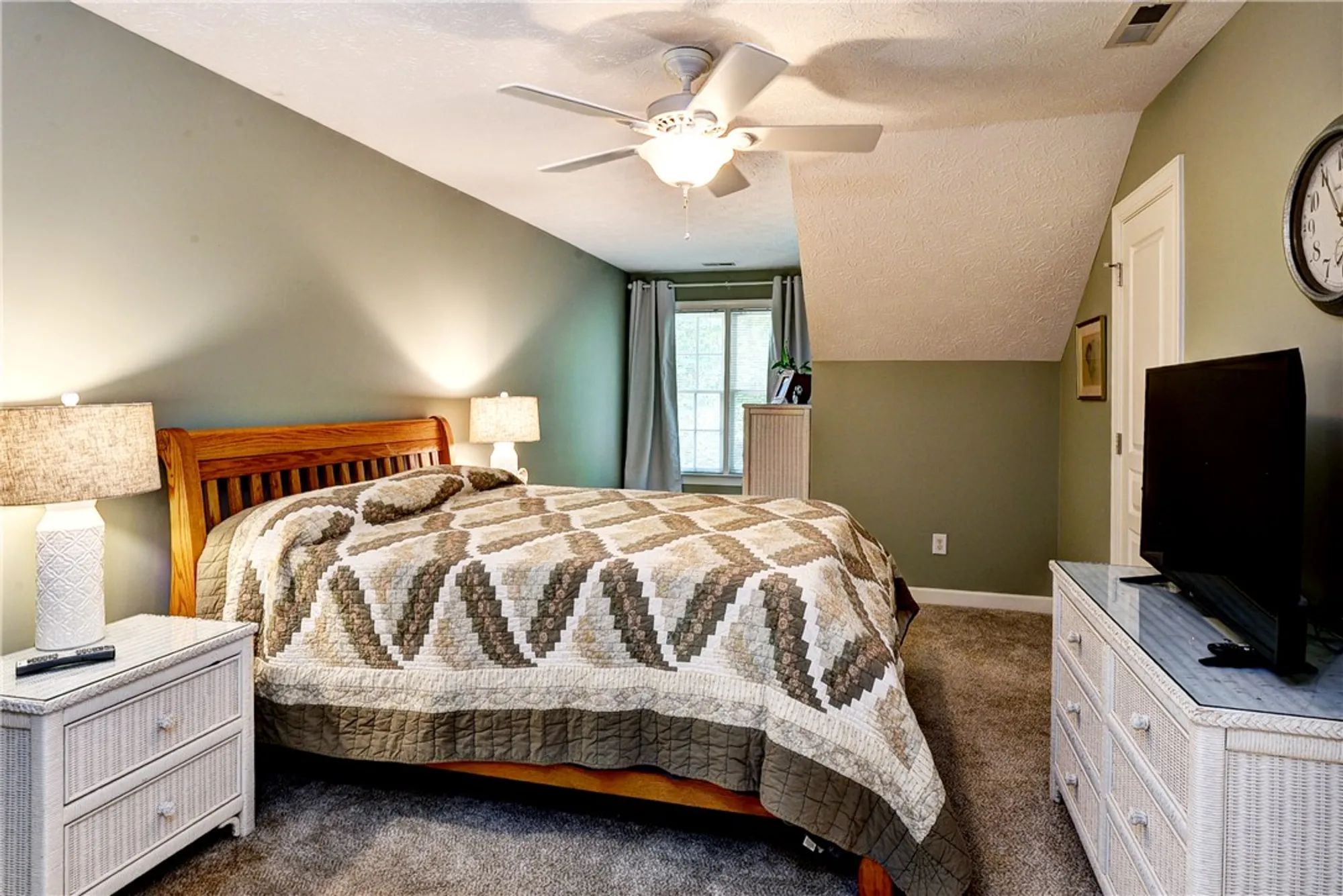 Property Slideshow image 23 of 35 | 136 meadowbrook, Williamsburg, VA, 23188