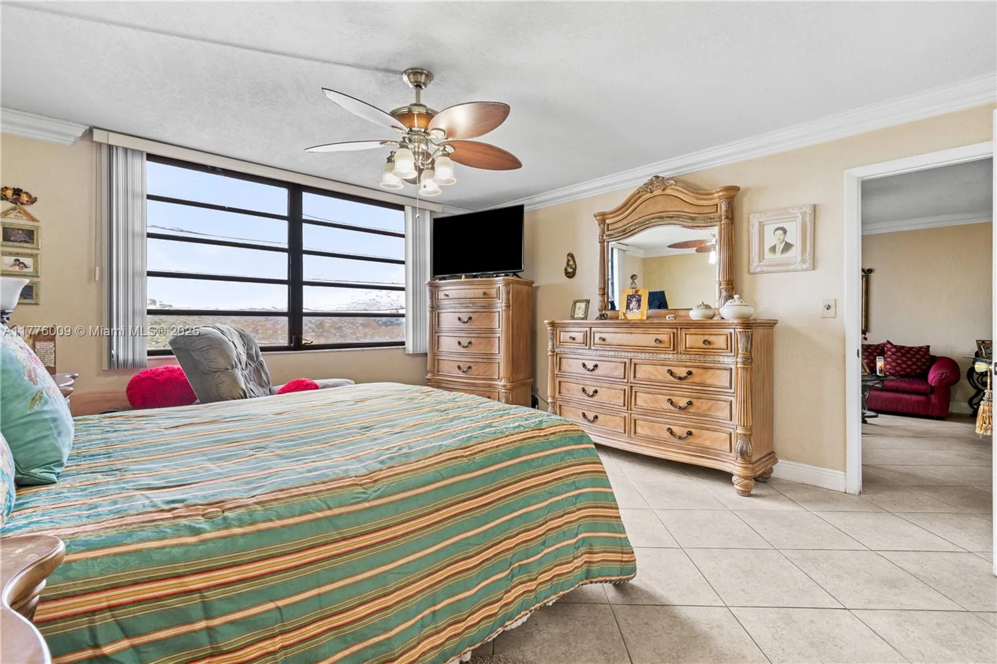 Property Slideshow image 15 of 42 | 901 colony point cir 503, Pembroke Pines, FL, 33026