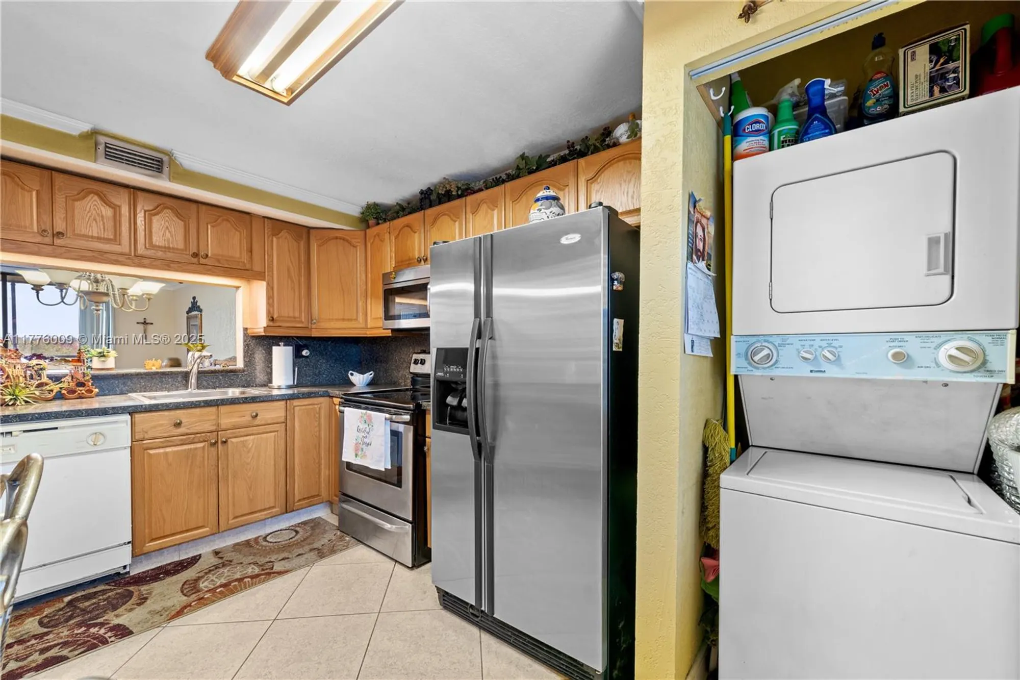 Property Slideshow image 11 of 42 | 901 colony point cir 503, Pembroke Pines, FL, 33026