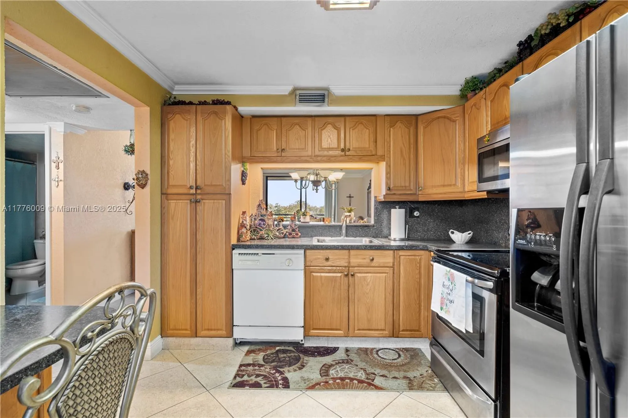Property Slideshow image 13 of 42 | 901 colony point cir 503, Pembroke Pines, FL, 33026