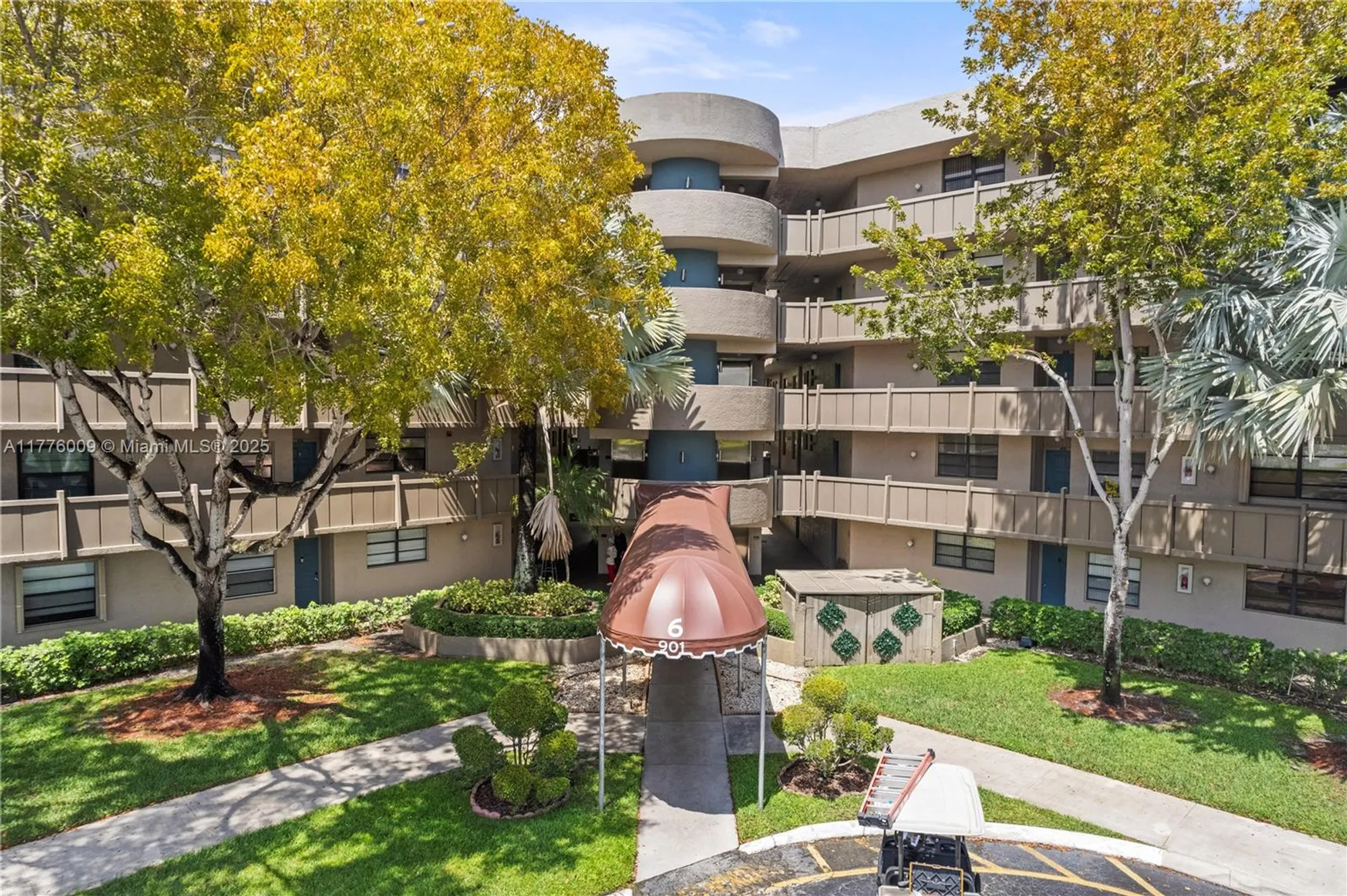 Property Slideshow image 25 of 42 | 901 colony point cir 503, Pembroke Pines, FL, 33026