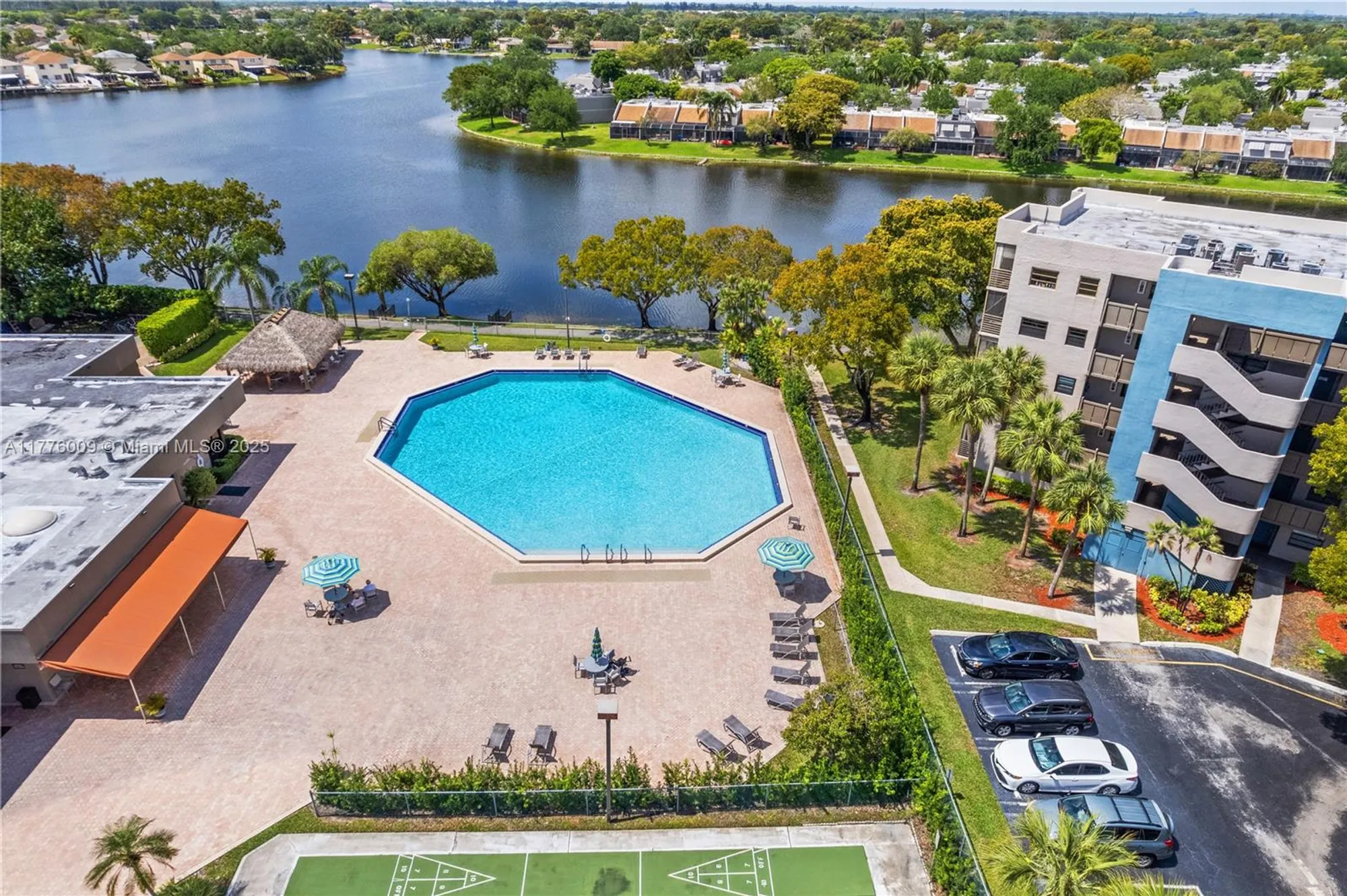 Property Slideshow image 34 of 42 | 901 colony point cir 503, Pembroke Pines, FL, 33026
