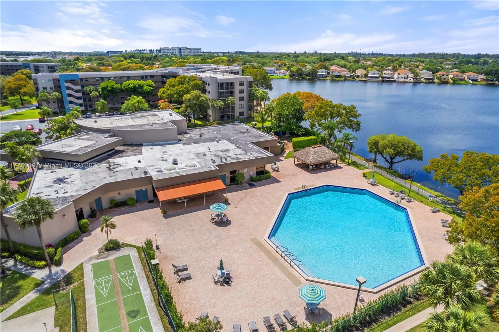 Property Slideshow image 36 of 42 | 901 colony point cir 503, Pembroke Pines, FL, 33026