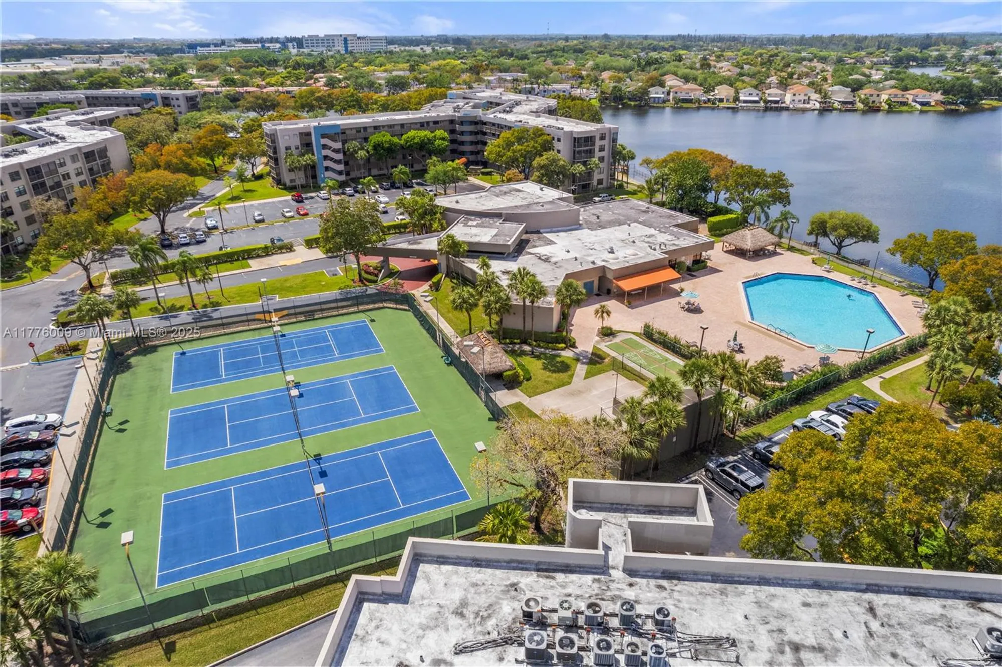Property Slideshow image 33 of 42 | 901 colony point cir 503, Pembroke Pines, FL, 33026